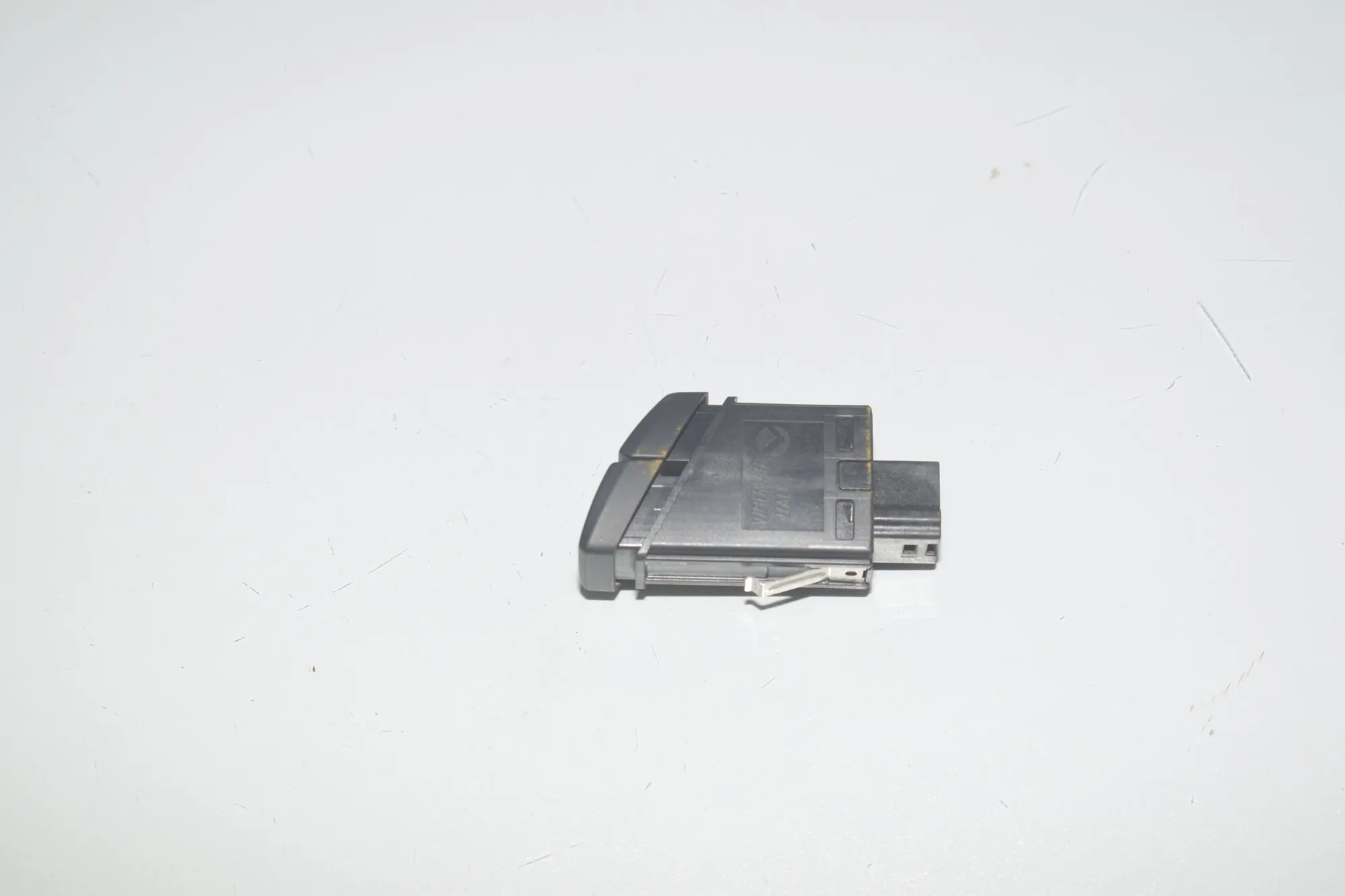 Hazard Button – OEM 9161896 · BMW 5 Touring (F11) 530 d xDrive 2013 – 3
