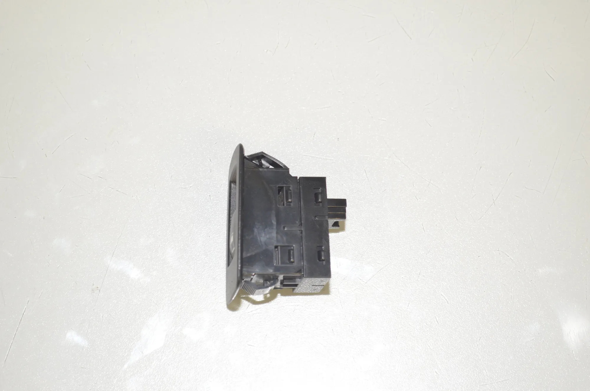 Rear Right Door Window Switch – OEM 9208106 · BMW X3 (F25) sDrive 20 i 2014 – 2