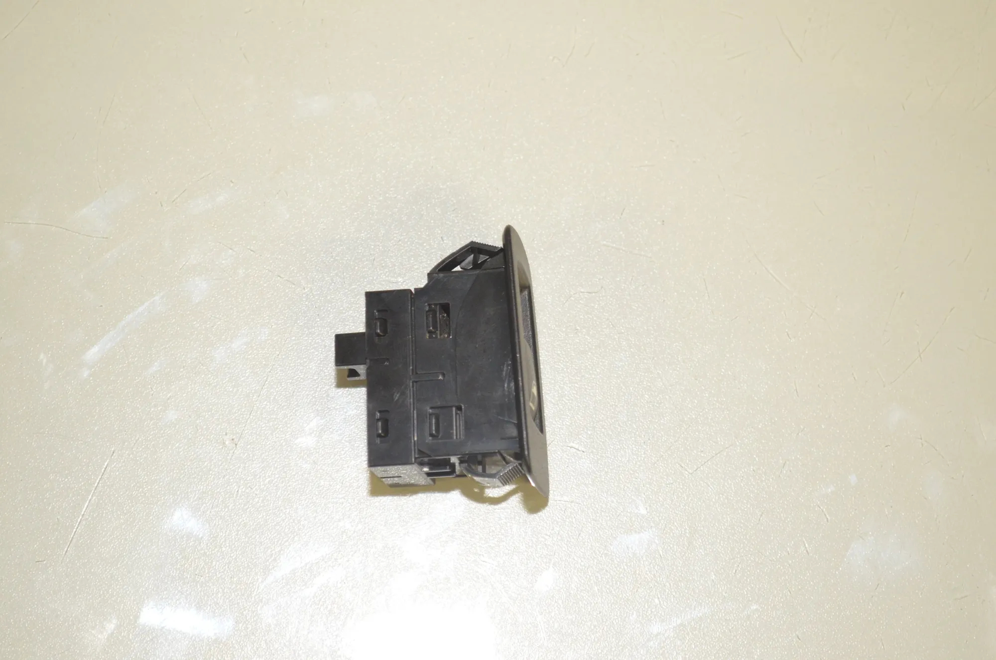 Rear Right Door Window Switch – OEM 9208106 · BMW X3 (F25) sDrive 20 i 2014 – 4