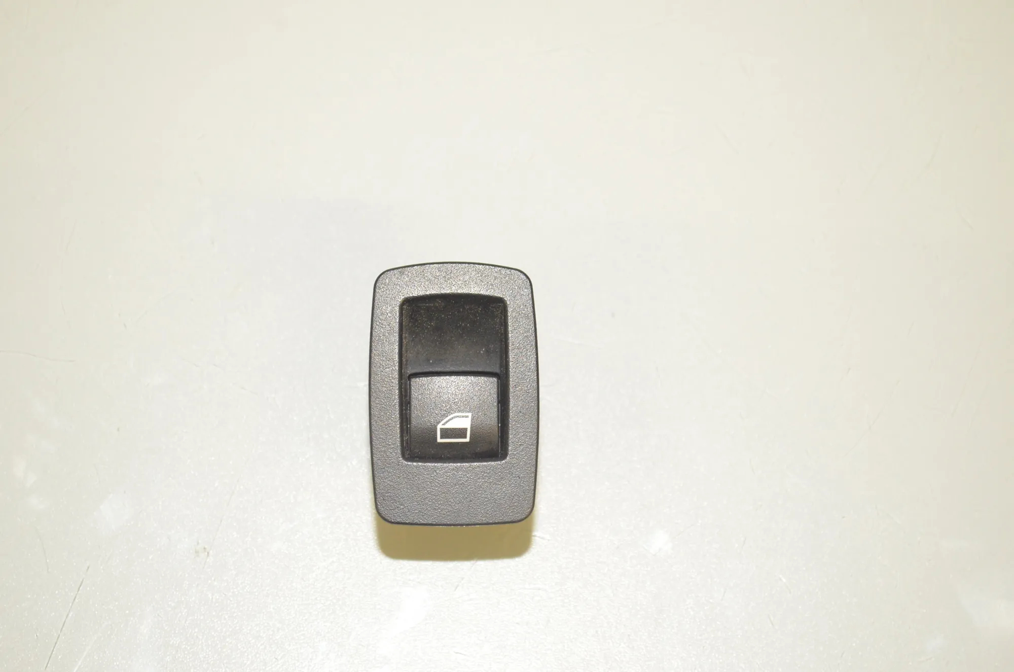 Rear Right Door Window Switch – OEM 9208106 · BMW X3 (F25) sDrive 20 i 2014