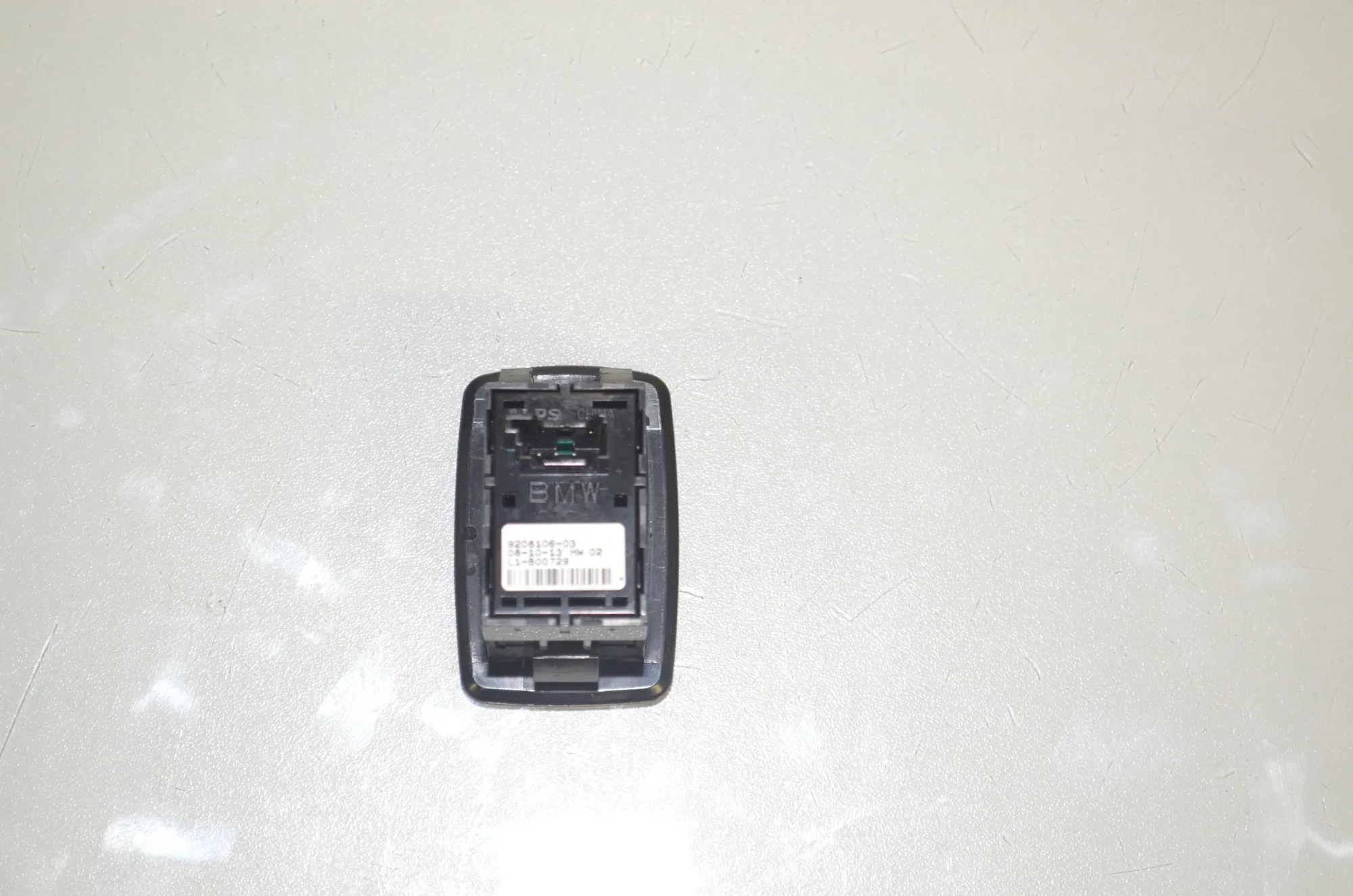 Rear Right Door Window Switch – OEM 9208106 · BMW X3 (F25) sDrive 20 i 2014 – 3