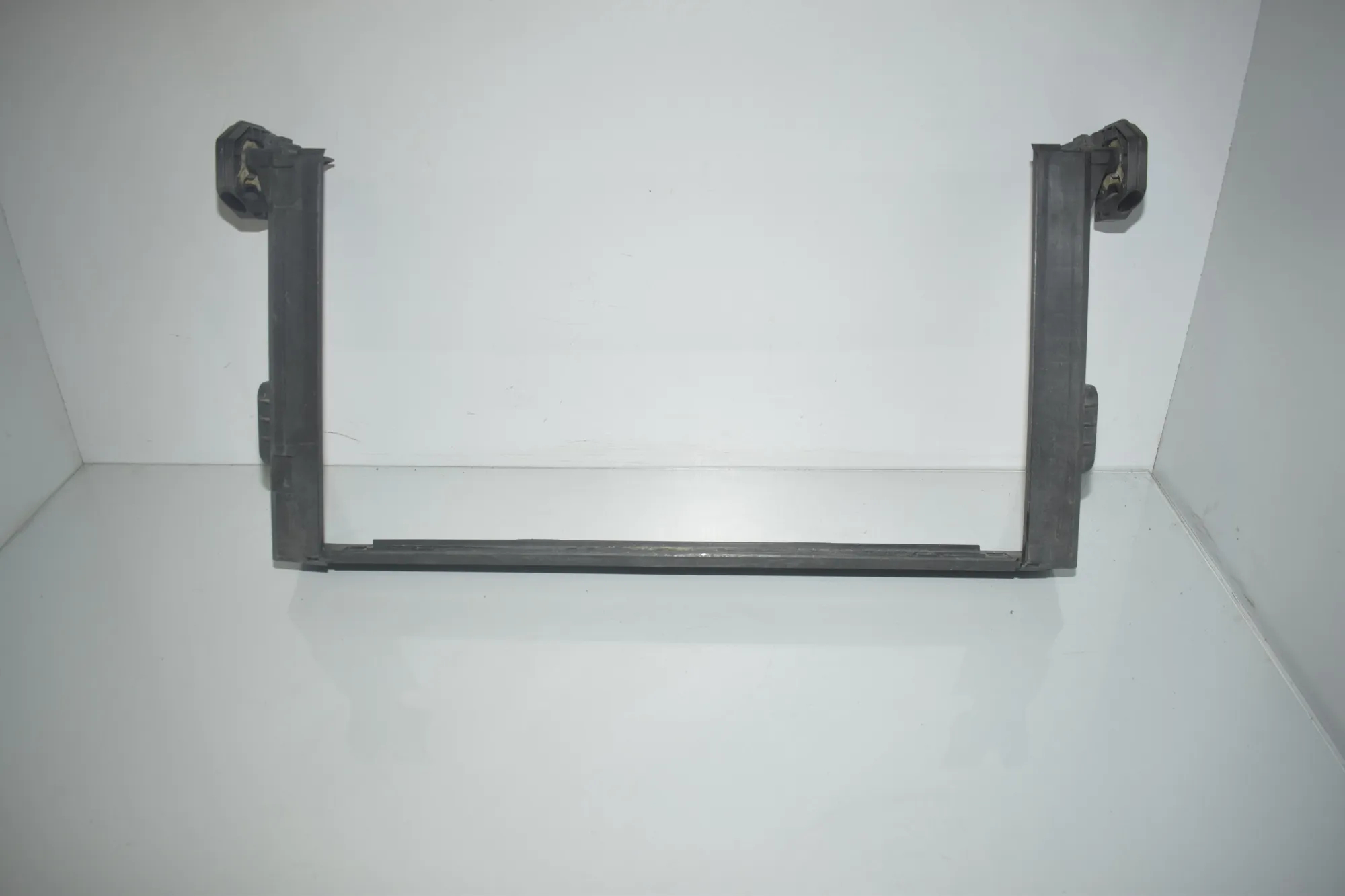 Radiator Holder – OEM 7616028 · BMW i3 (I01) Hybrid 2018 – 3