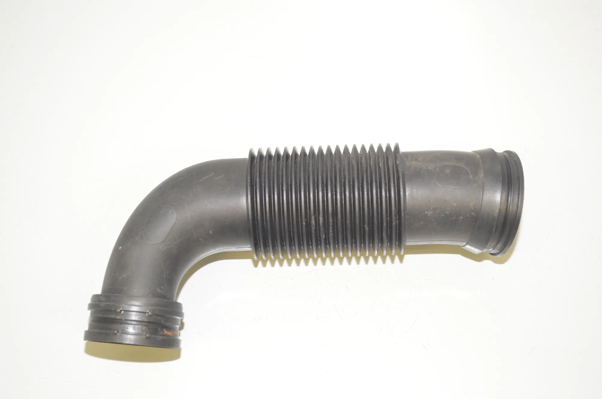 Air Intake Tube – OEM 7642406 · BMW i3 (I01) Hybrid 2018 – 4