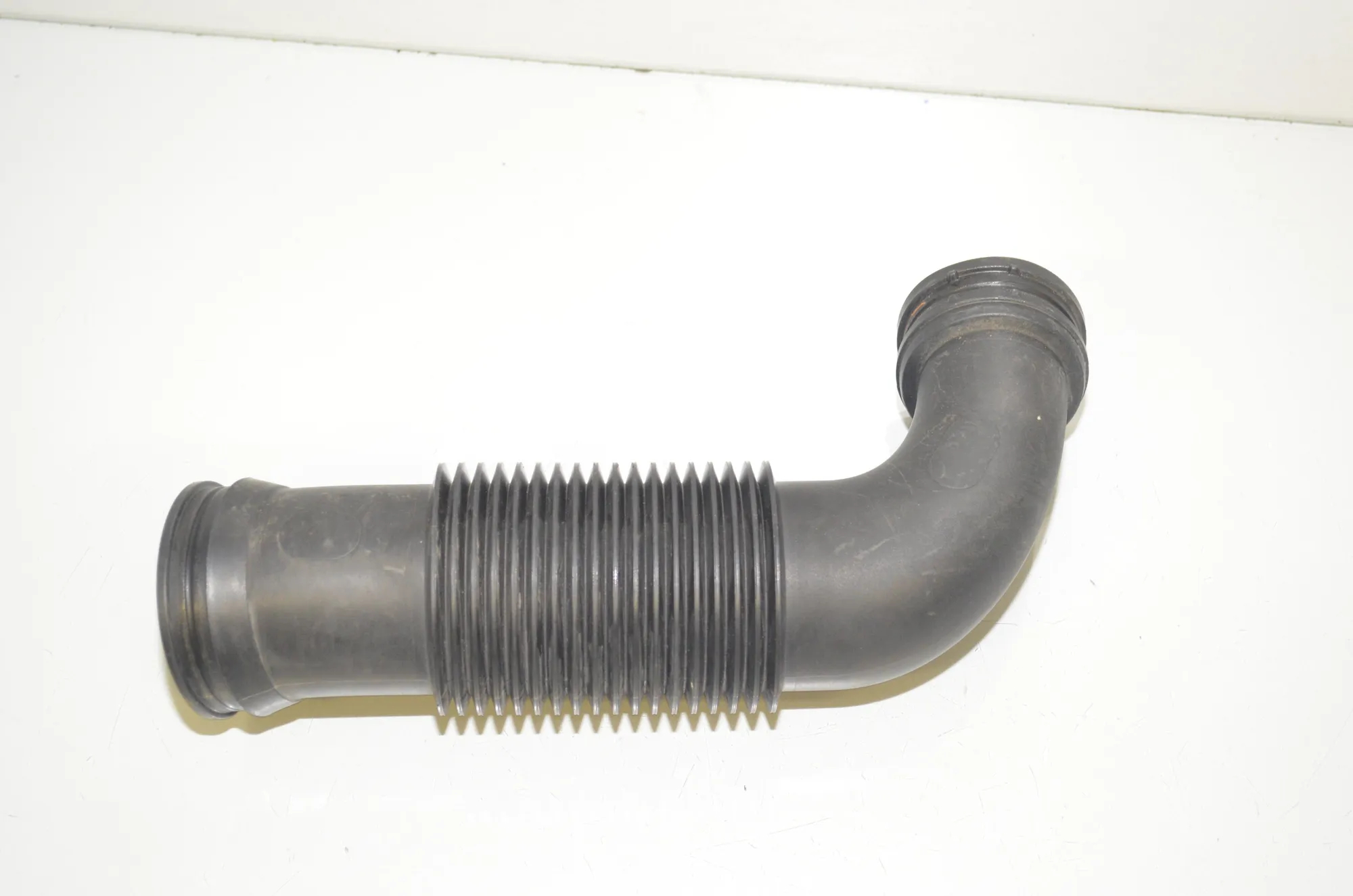 Air Intake Tube – OEM 7642406 · BMW i3 (I01) Hybrid 2018 – 3