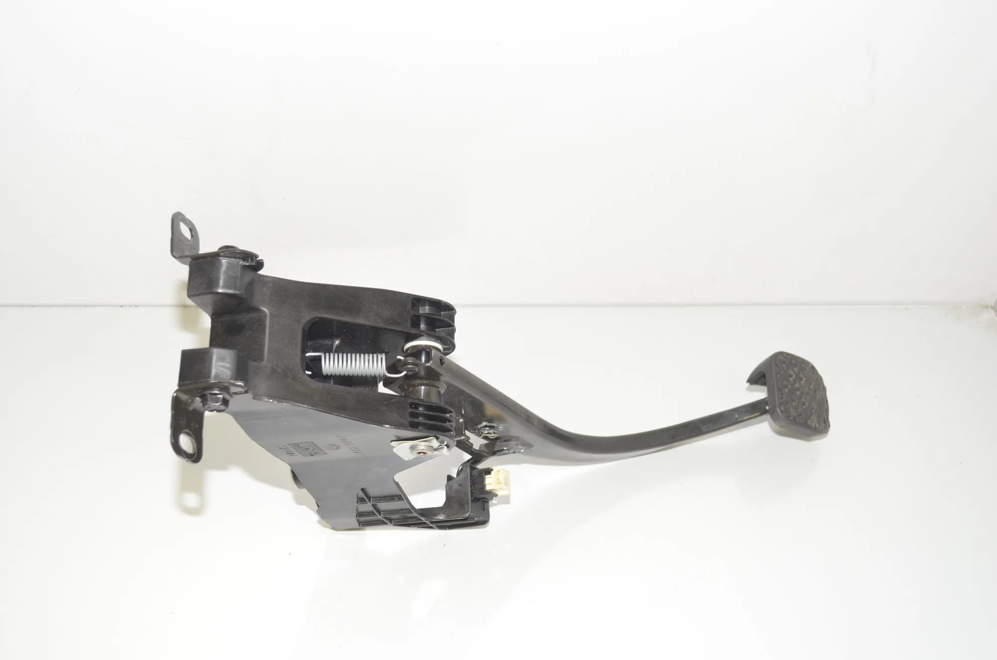 Brake Pedal – OEM 6799925 · BMW i3 (I01) Hybrid 2018 – 3