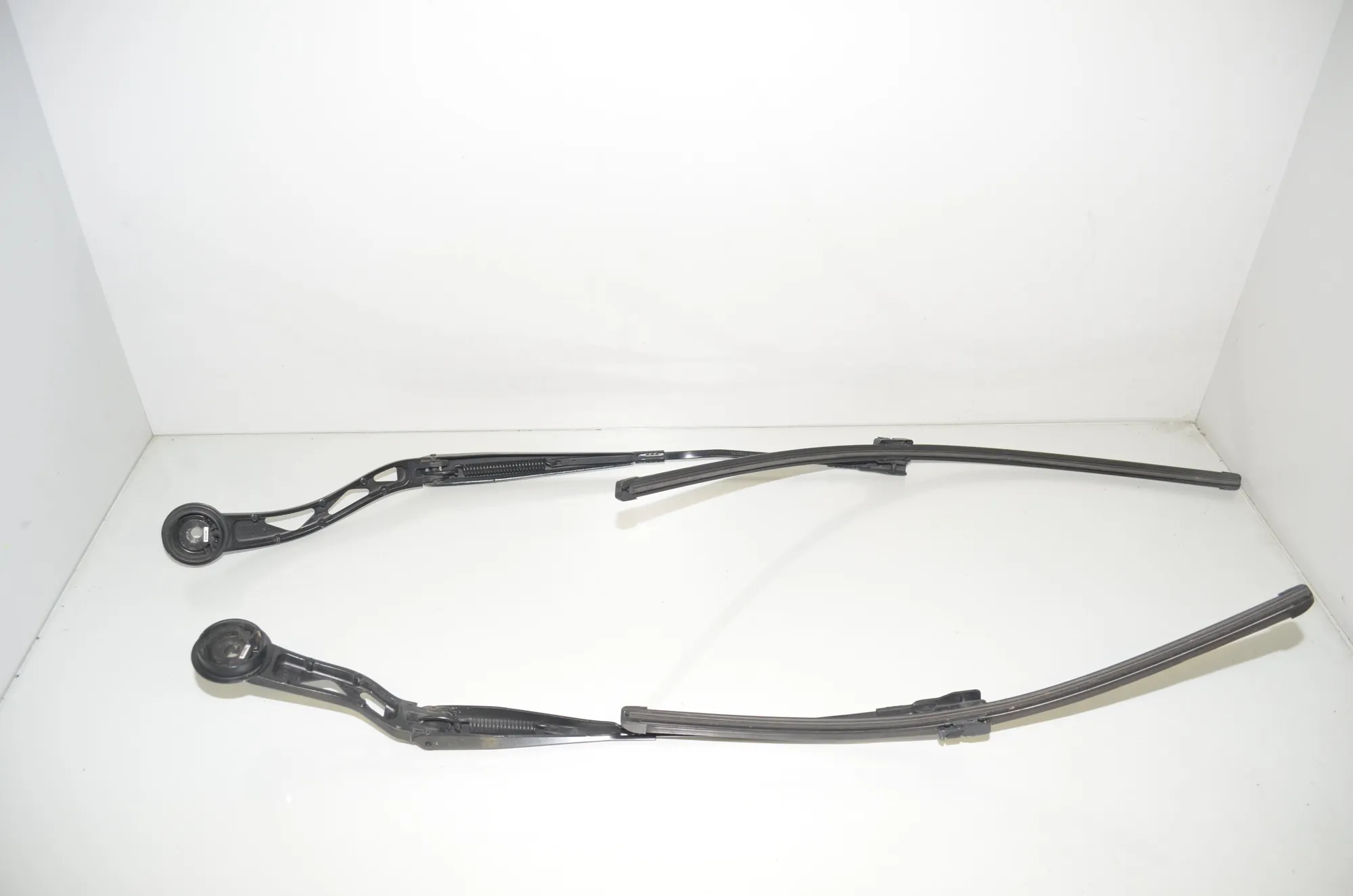 Front Wiper Arms – OEM 7322164 · BMW i3 (I01) Hybrid 2018 – 2