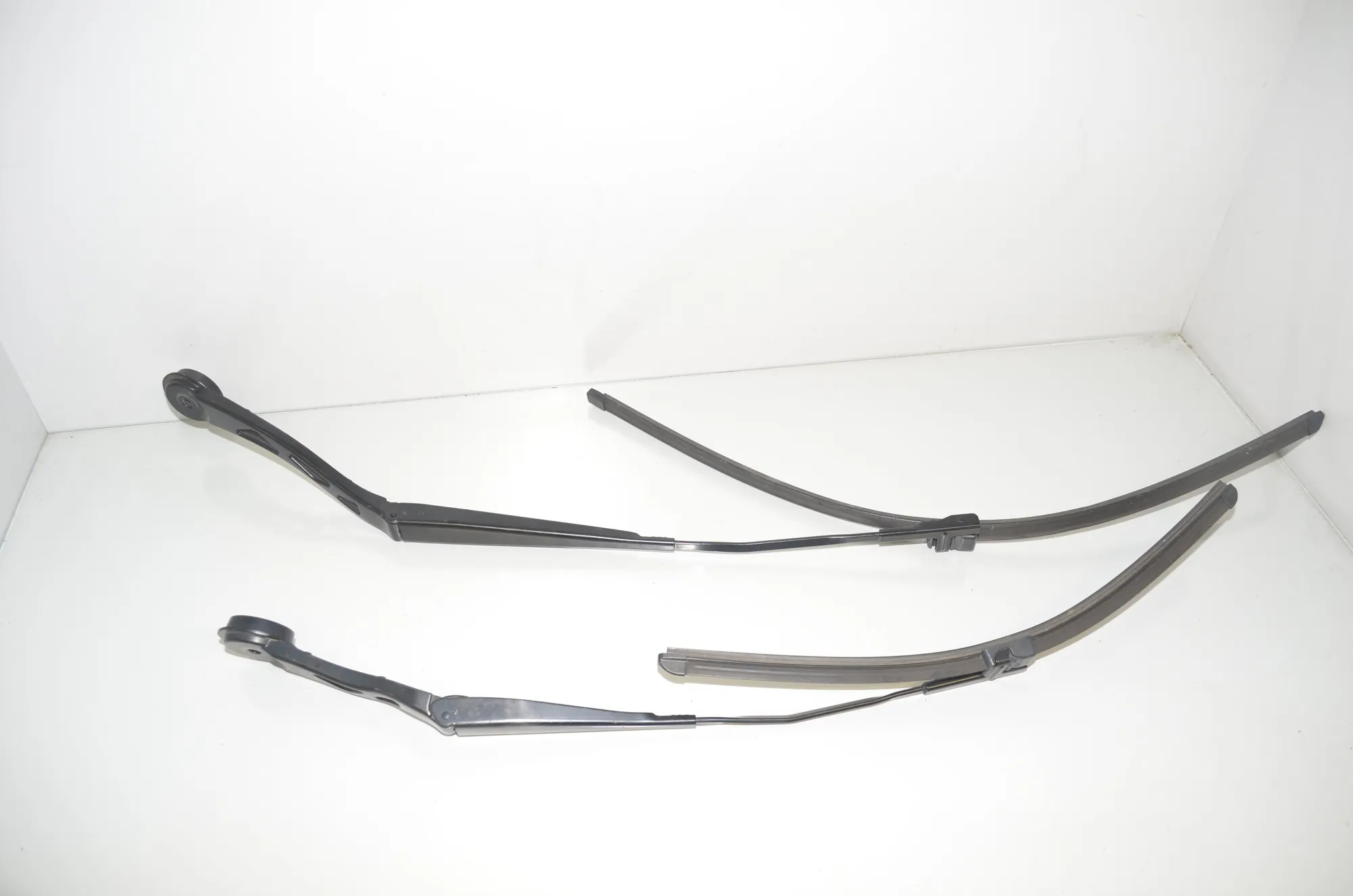 Front Wiper Arms – OEM 7322164 · BMW i3 (I01) Hybrid 2018