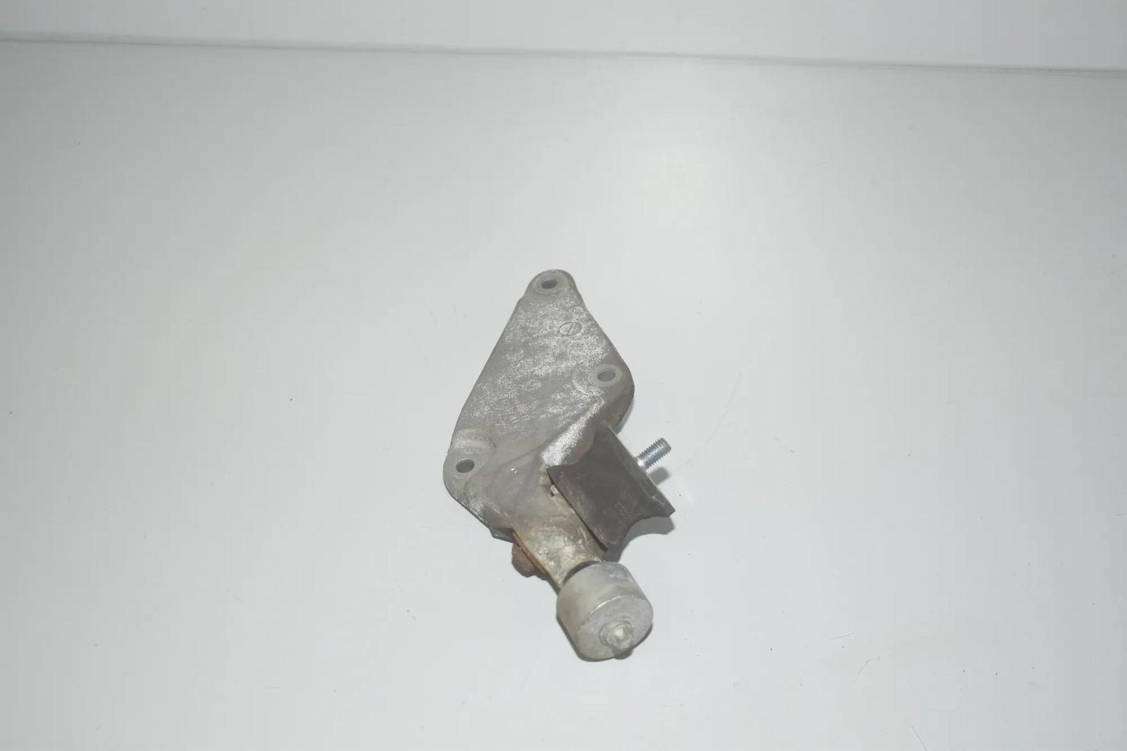 Gearbox Mount Bracket – OEM 6788559 · BMW 5 Touring (F11) 530 d xDrive 2013 – 2
