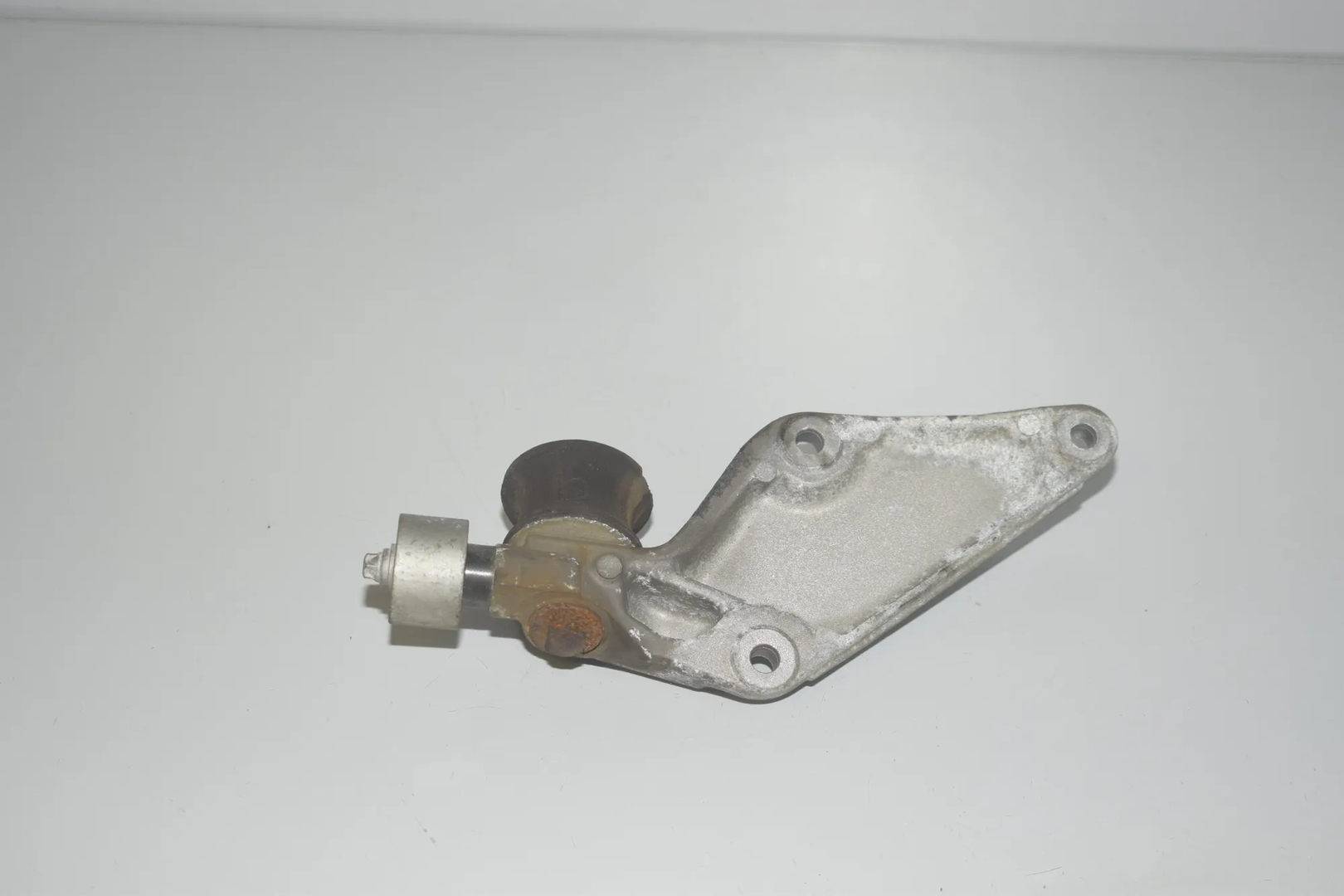 Gearbox Mount Bracket – OEM 6788559 · BMW 5 Touring (F11) 530 d xDrive 2013 – 3