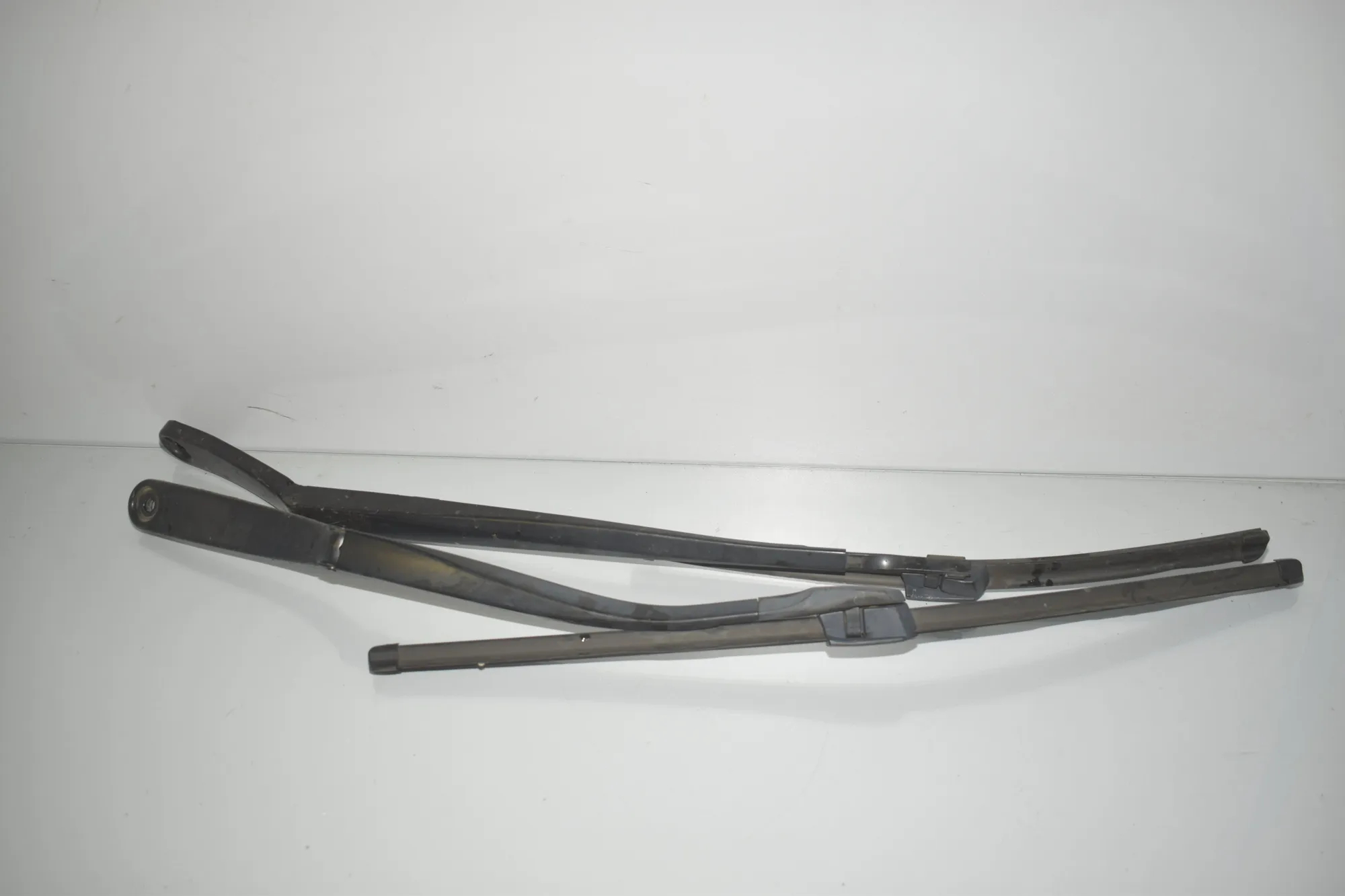 Front Wiper Arms – OEM 7203156 · BMW 5 Touring (F11) 530 d xDrive 2011