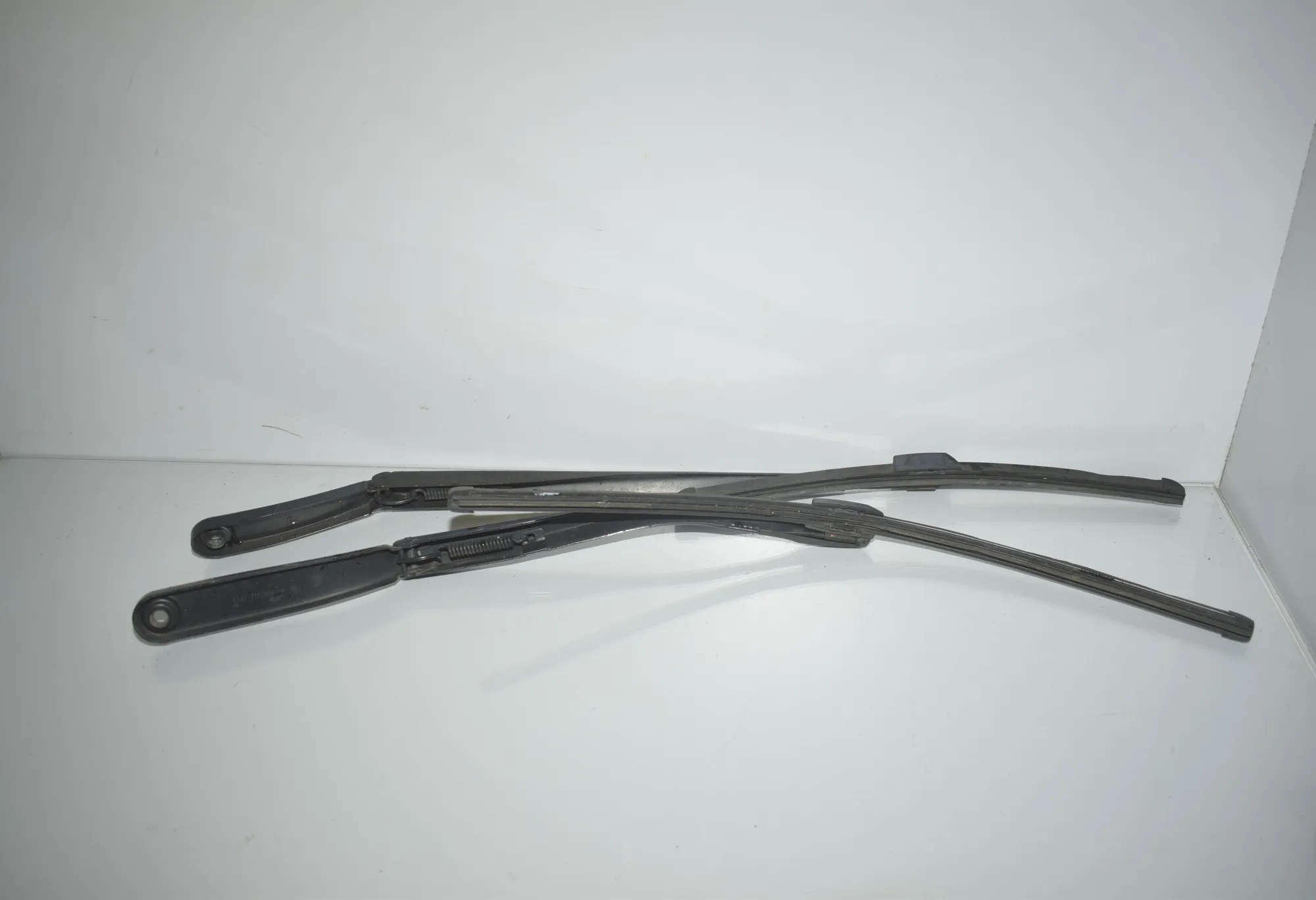 Front Wiper Arms – OEM 7203156 · BMW 5 Touring (F11) 530 d xDrive 2011 – 3
