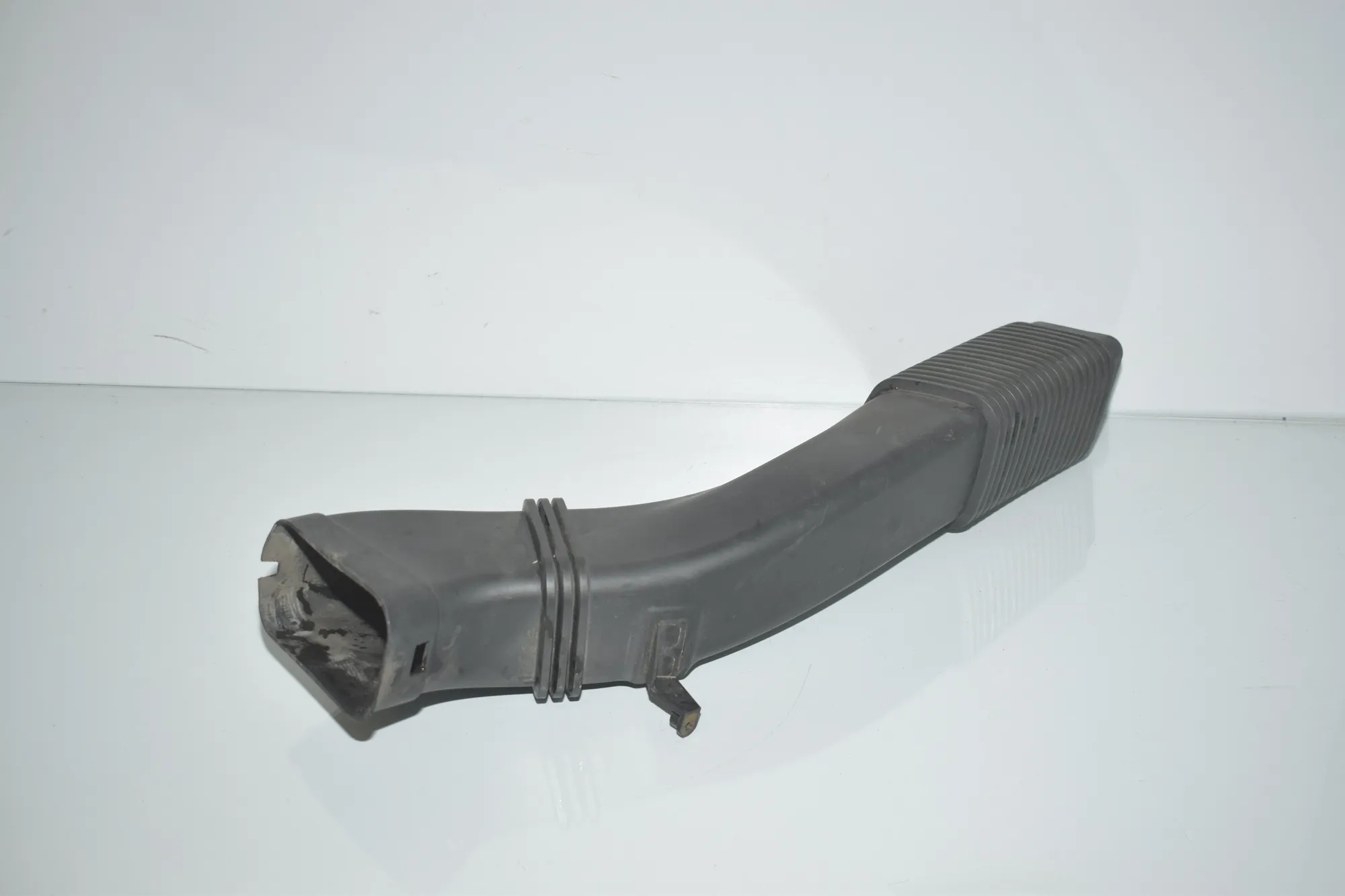 Air Intake Tube – OEM 7823212 · BMW 5 Touring (F11) 530 d xDrive 2011 – 4
