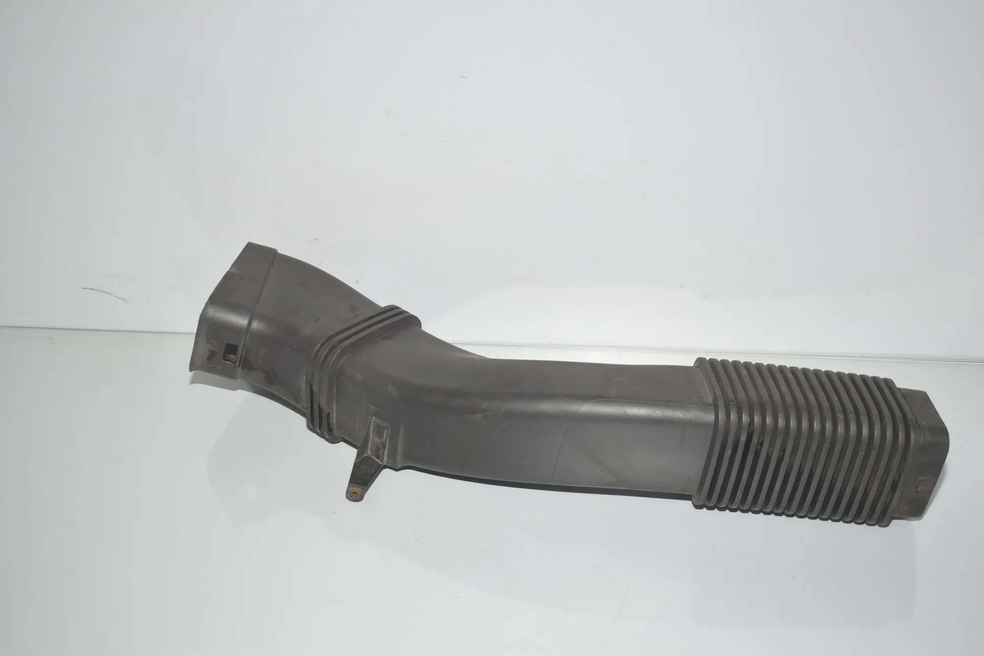 Air Intake Tube – OEM 7823212 · BMW 5 Touring (F11) 530 d xDrive 2011 – 3