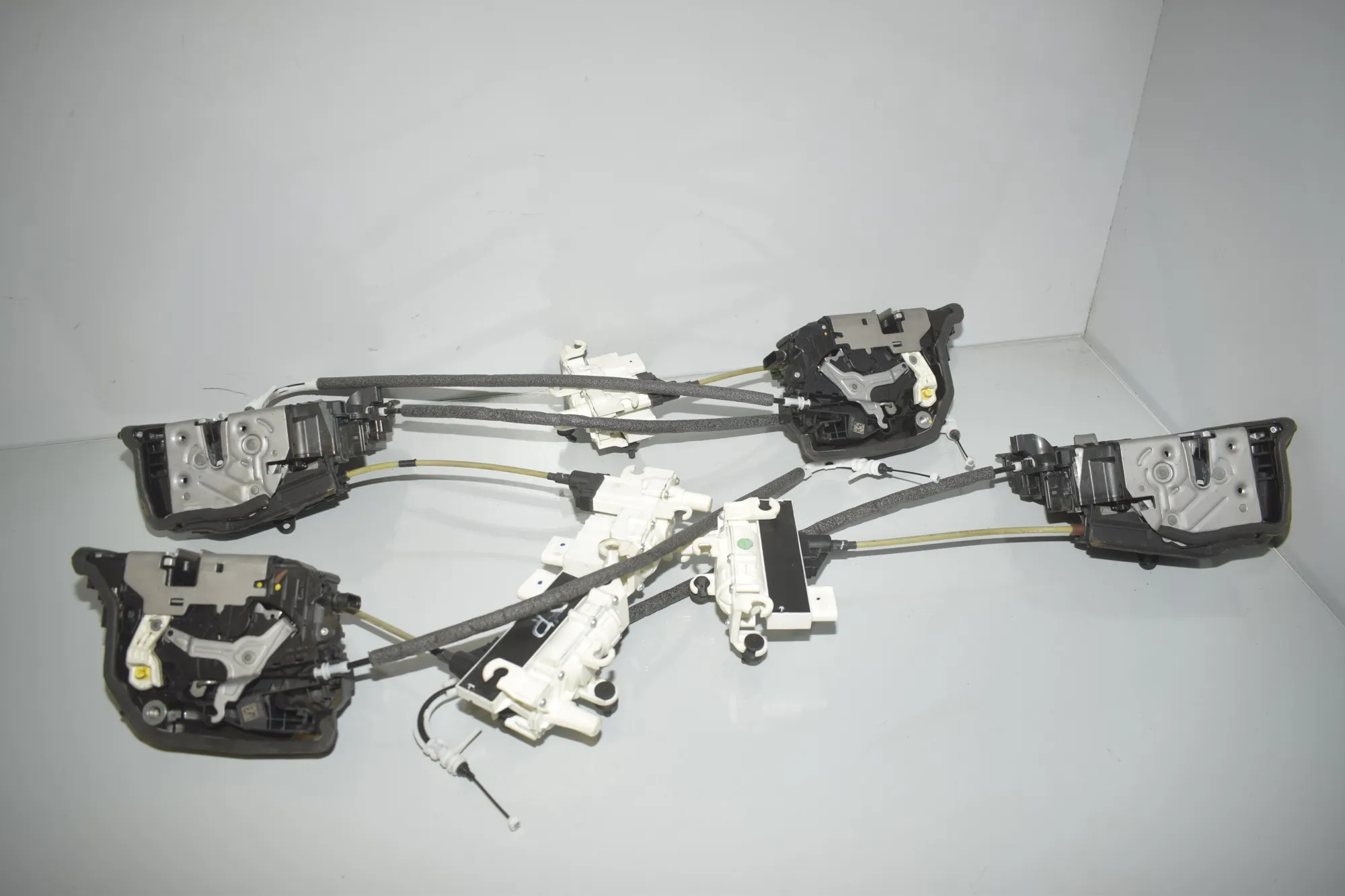 Door Locks Soft Close Kit – OEM 2581896 · BMW 7 (G11, G12) 730 d, Ld 2016 – 5