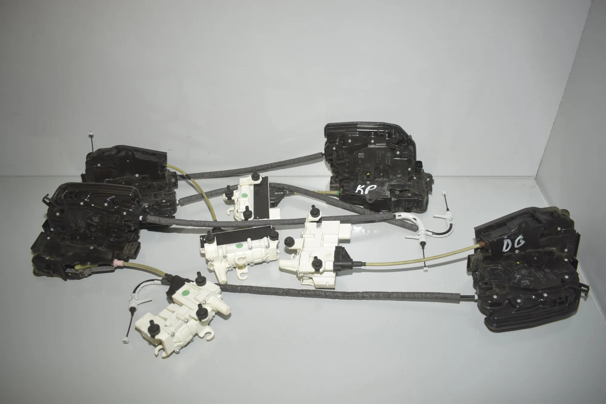 Door Locks Soft Close Kit – OEM 2581896 · BMW 7 (G11, G12) 730 d, Ld 2016 – 2