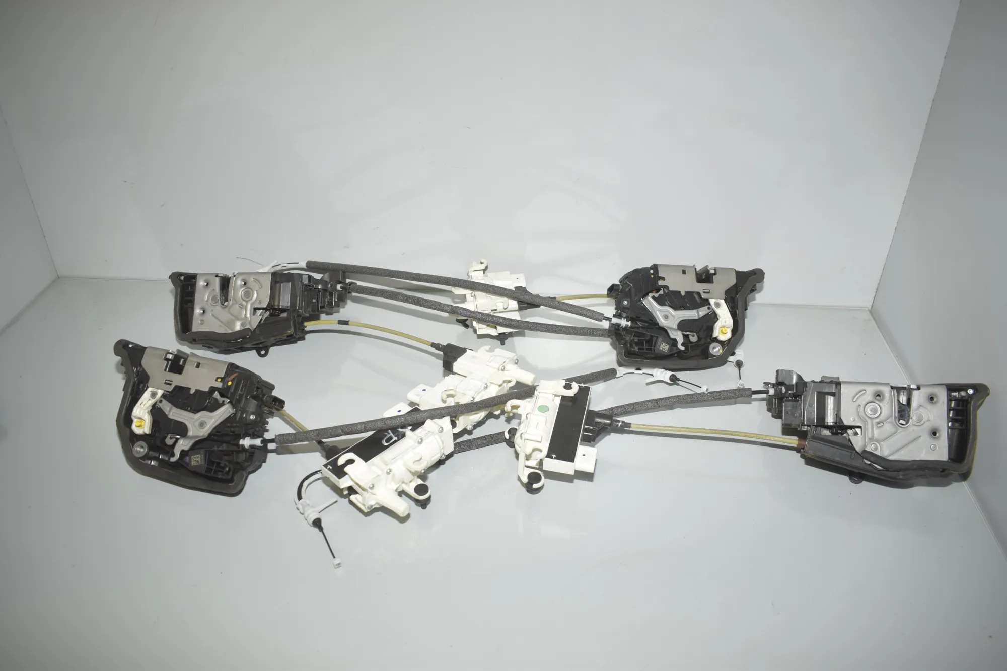 Door Locks Soft Close Kit – OEM 2581896 · BMW 7 (G11, G12) 730 d, Ld 2016 – 3