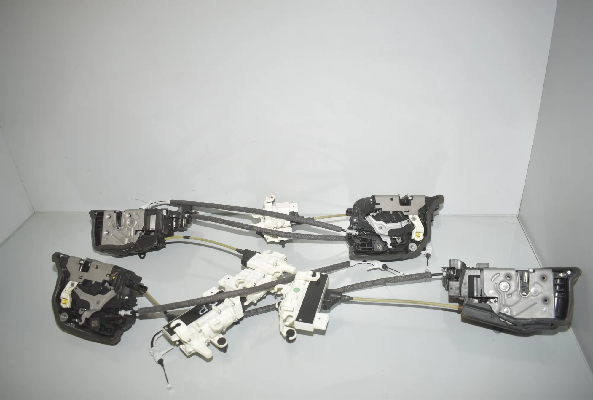 Door Locks Soft Close Kit – OEM 2581896 · BMW 7 (G11, G12) 730 d, Ld 2016 – 4