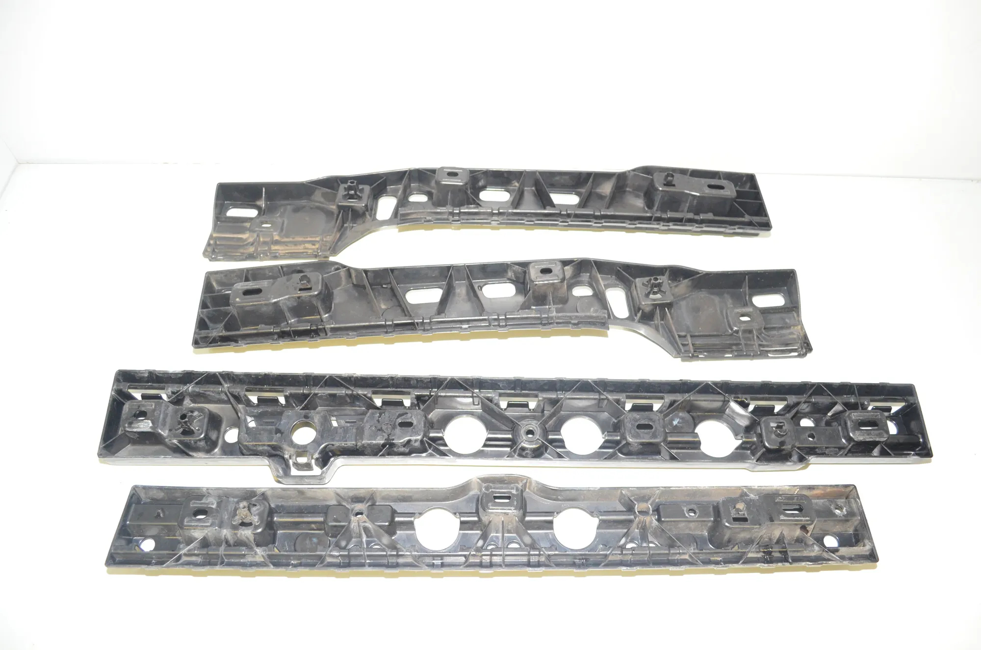 Sideskirt Bracket – OEM 7357134 · BMW 7 (G11, G12) 730 d, Ld 2016 – 3