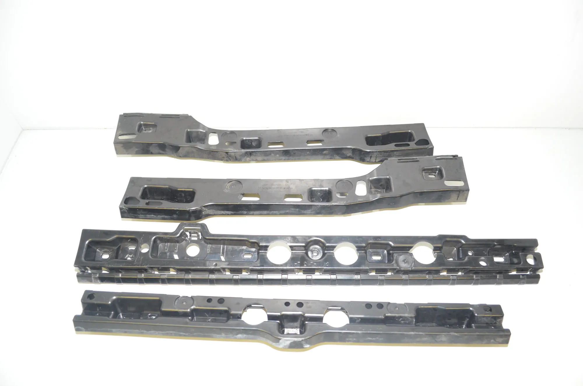 Sideskirt Bracket – OEM 7357134 · BMW 7 (G11, G12) 730 d, Ld 2016 – 2