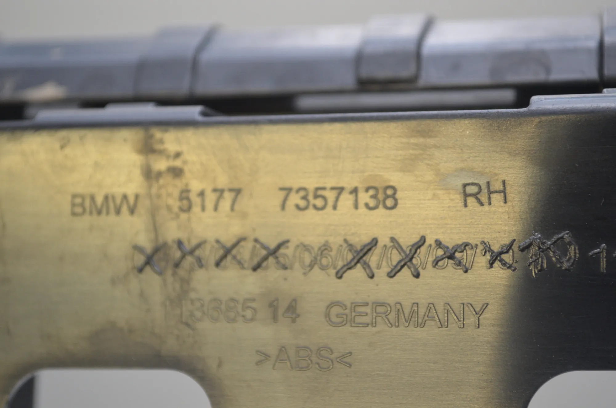 Sideskirt Bracket – OEM 7357134 · BMW 7 (G11, G12) 730 d, Ld 2016 – 8