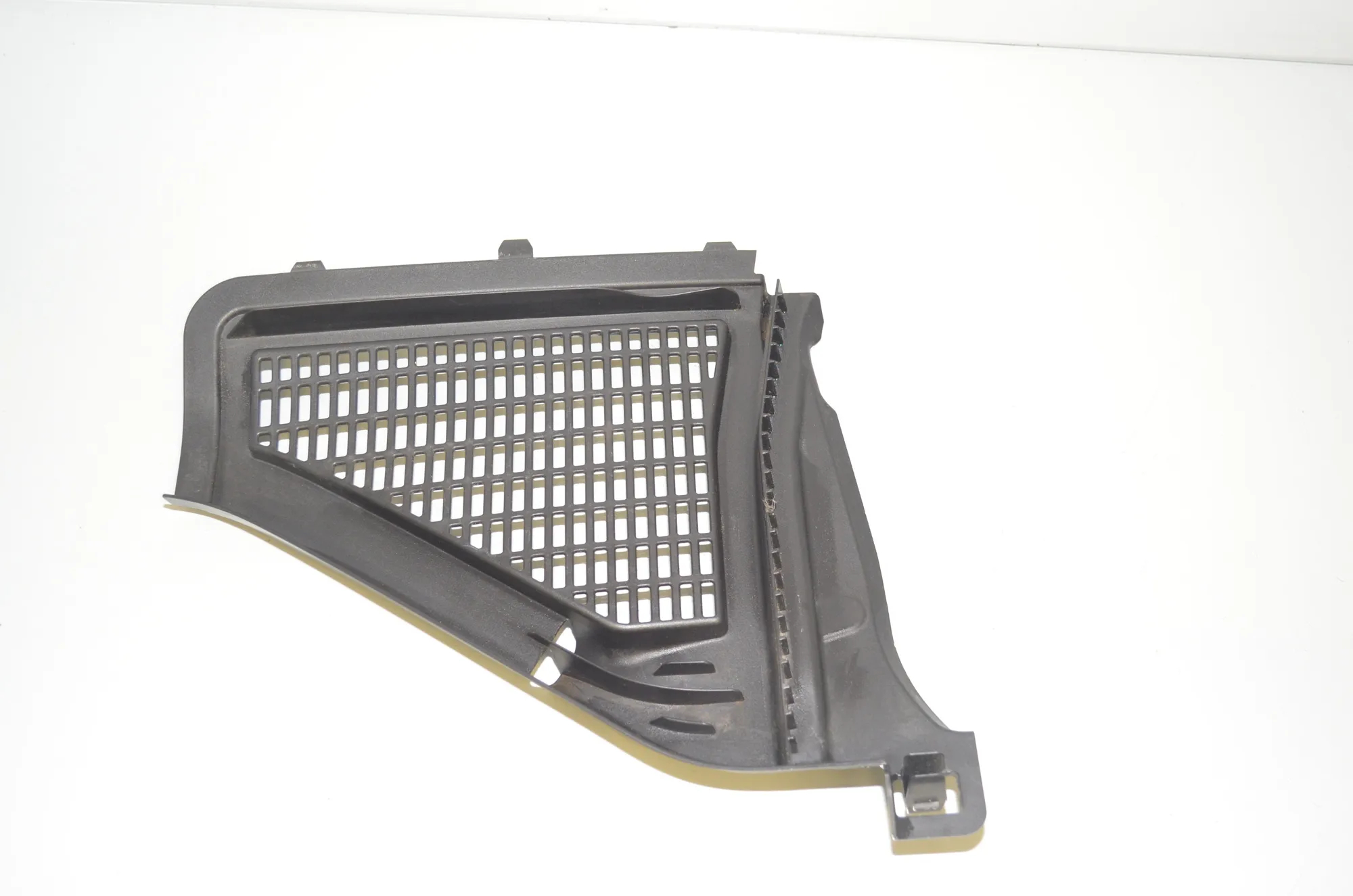 Front Wiper Cowl Trim – OEM 9184004 · BMW X3 (F25) sDrive 20 i 2014