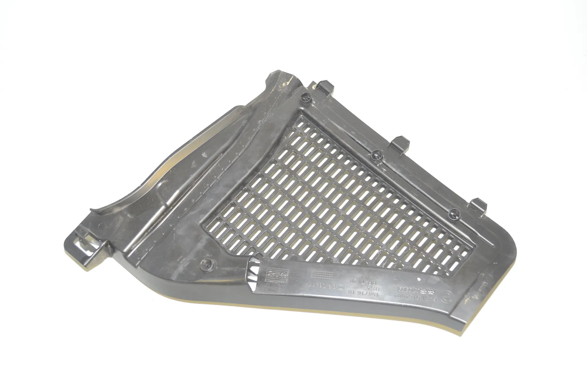 Front Wiper Cowl Trim – OEM 9184004 · BMW X3 (F25) sDrive 20 i 2014 – 4