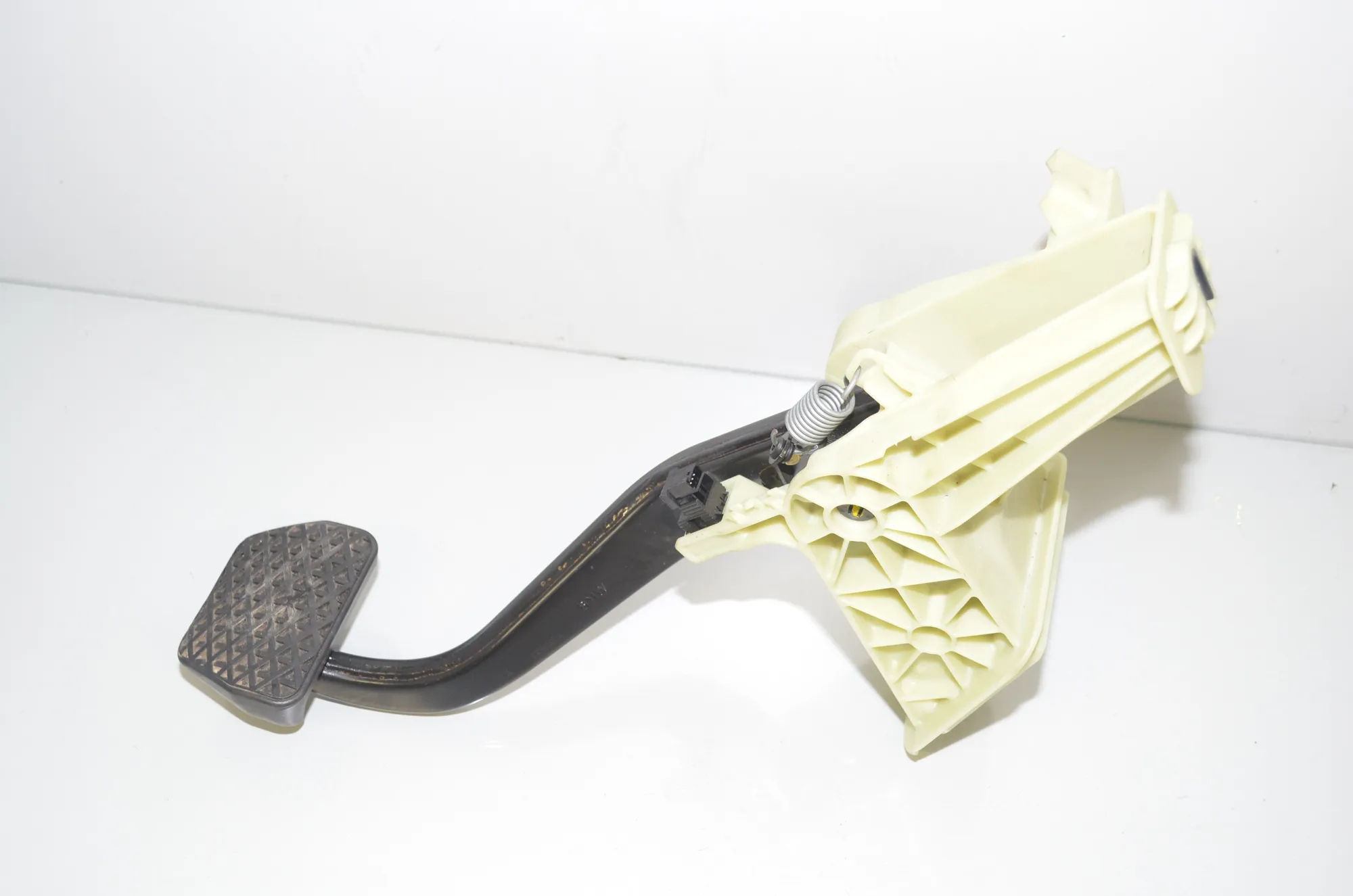 Brake Pedal – OEM 6787363 · BMW X3 (F25) sDrive 20 i 2014 – 2
