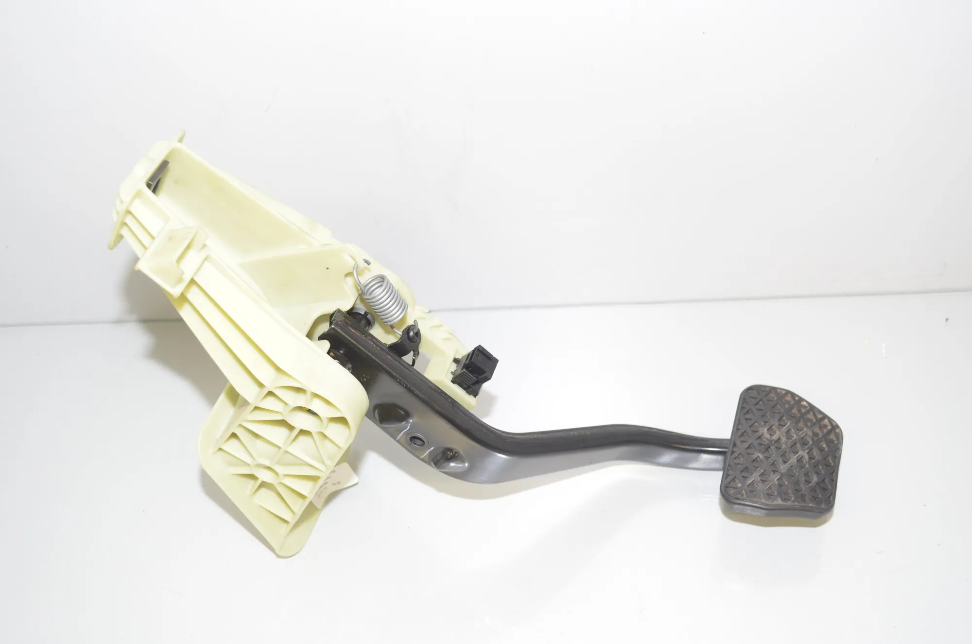 Brake Pedal – OEM 6787363 · BMW X3 (F25) sDrive 20 i 2014