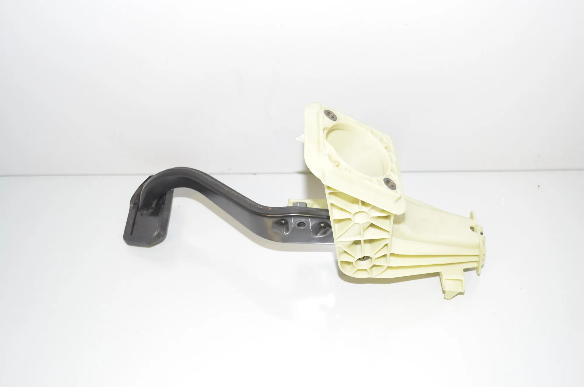 Brake Pedal – OEM 6787363 · BMW X3 (F25) sDrive 20 i 2014 – 4