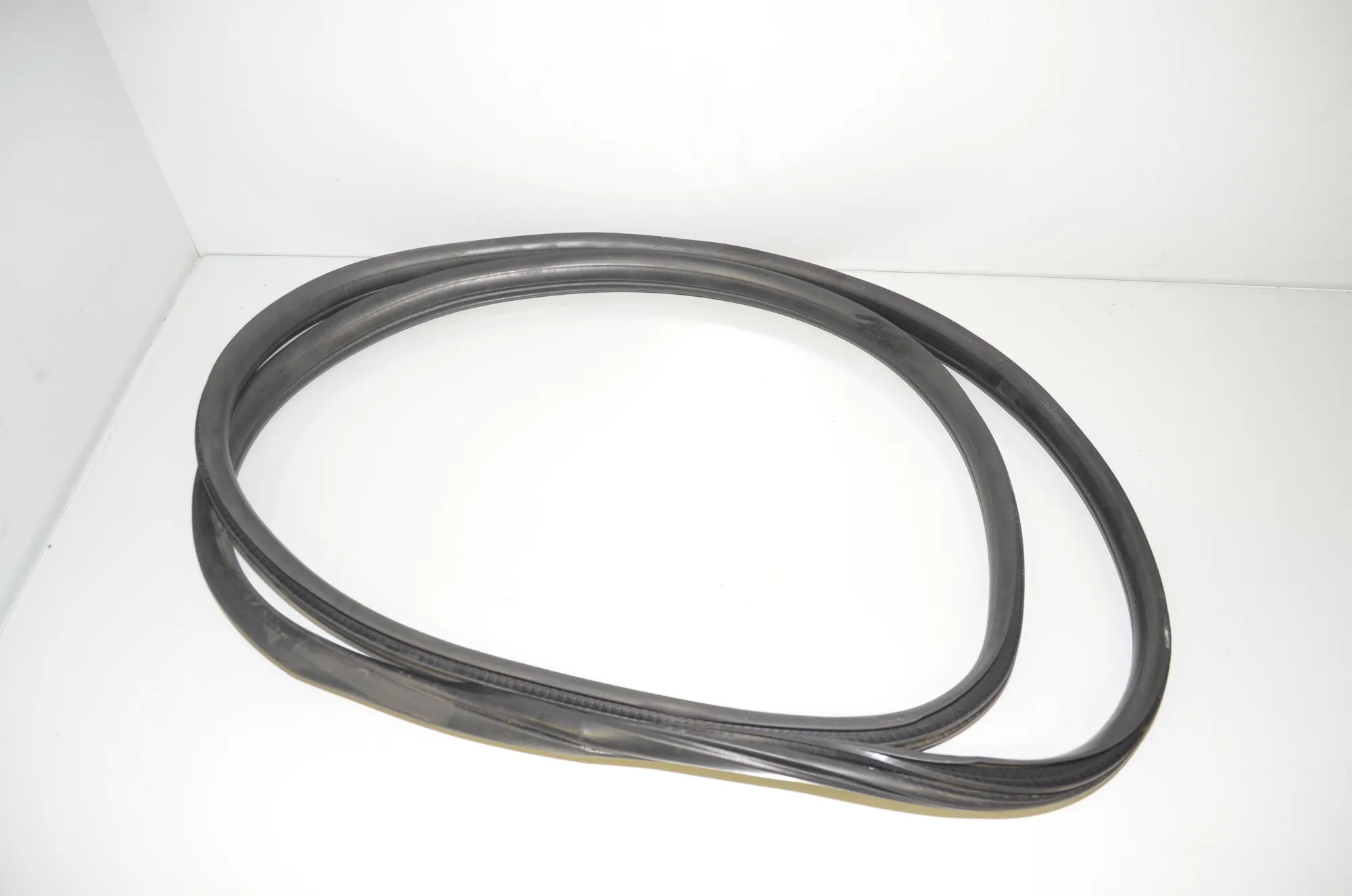 Front Left Door Seal Rubber – OEM 7300242 · BMW X3 (F25) sDrive 20 i 2014 – 3