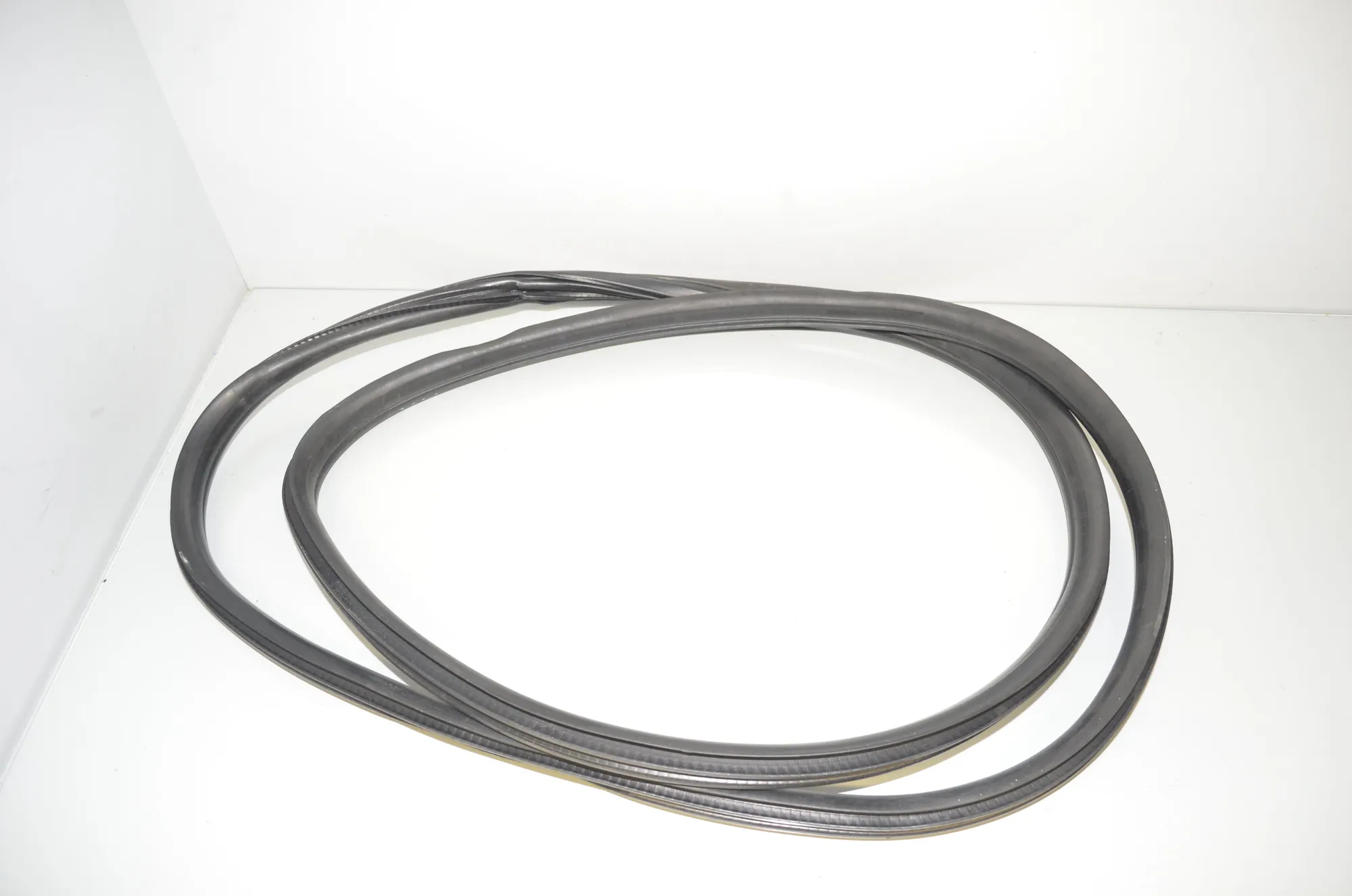 Front Left Door Seal Rubber – OEM 7300242 · BMW X3 (F25) sDrive 20 i 2014 – 4