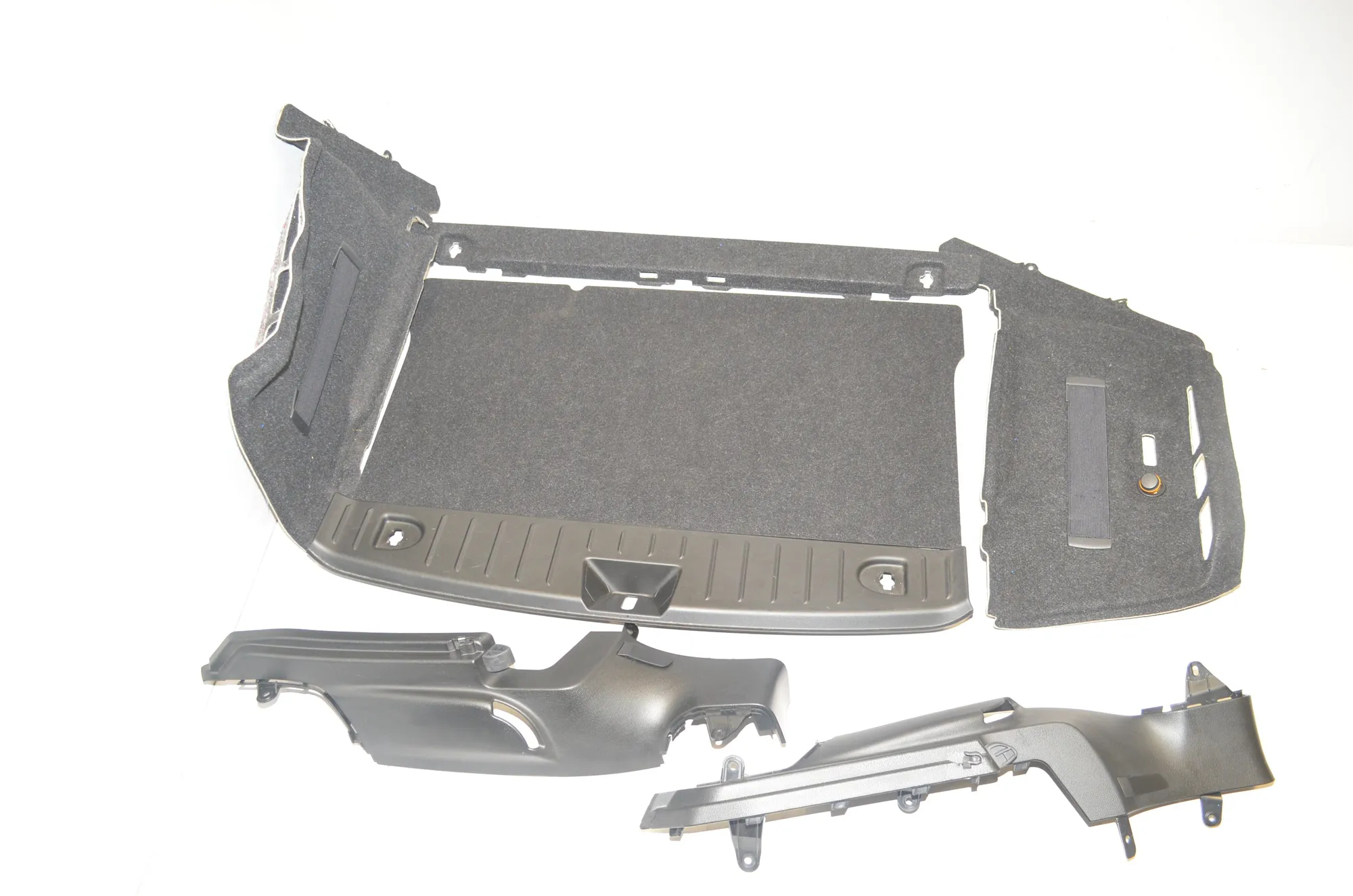 Trunk Trim Kit – OEM 7291359 · BMW i3 (I01) Hybrid 2018