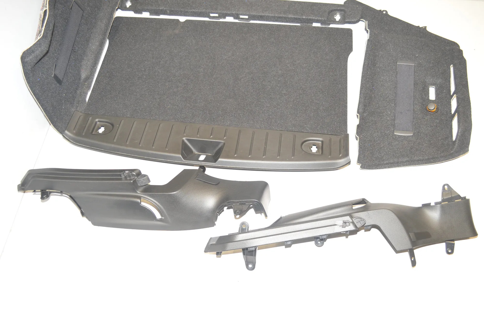 Trunk Trim Kit – OEM 7291359 · BMW i3 (I01) Hybrid 2018 – 3