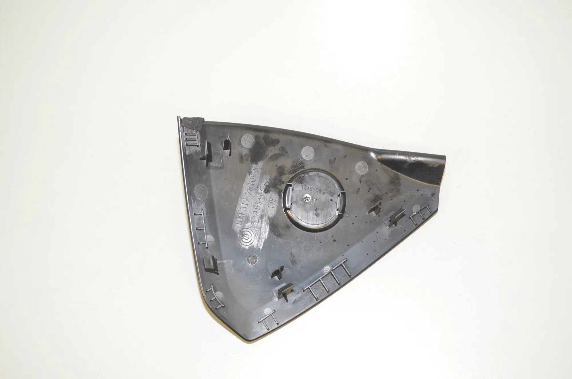 Dashboard Side Trim – OEM 978109 · BMW i3 (I01) Hybrid 2018 – 3
