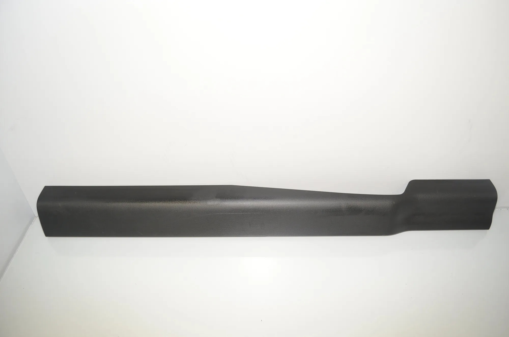 Front Right Interior Step Trim – OEM 7272380 · BMW i3 (I01) Hybrid 2018