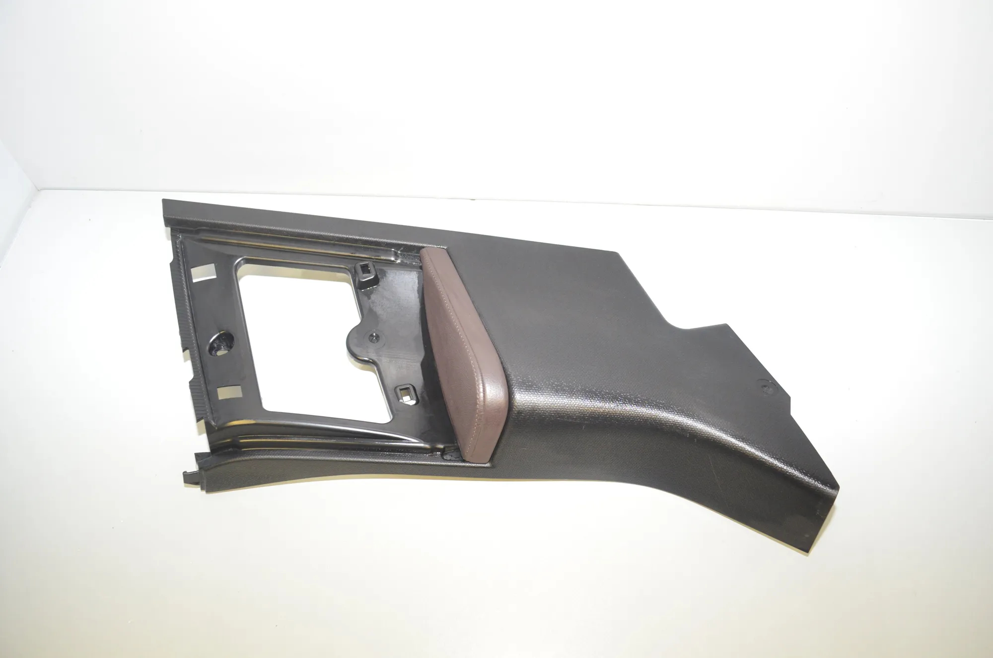 Right Side Pillar Trim – OEM 7272428 · BMW i3 (I01) Hybrid 2018