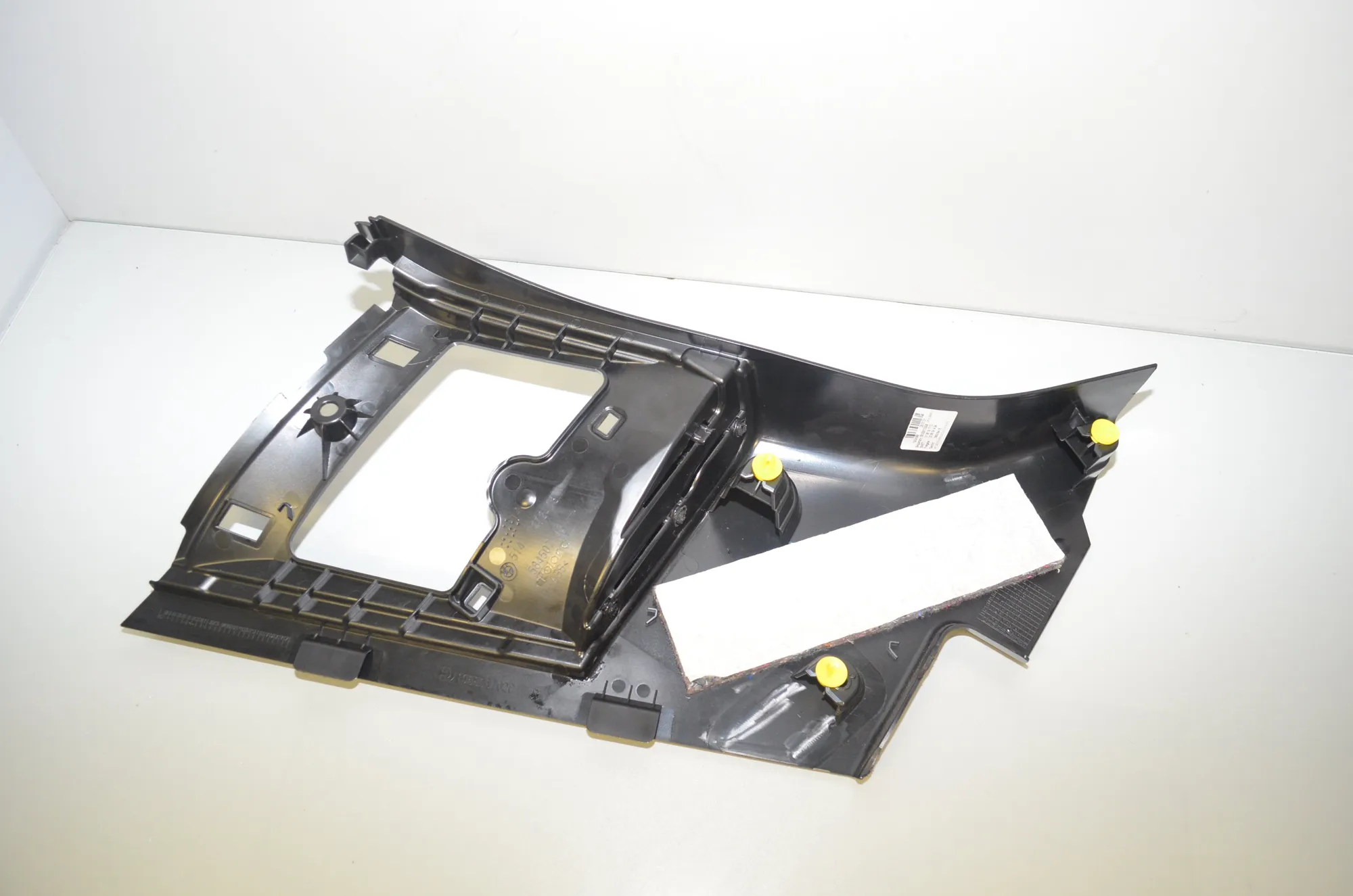 Right Side Pillar Trim – OEM 7272428 · BMW i3 (I01) Hybrid 2018 – 4