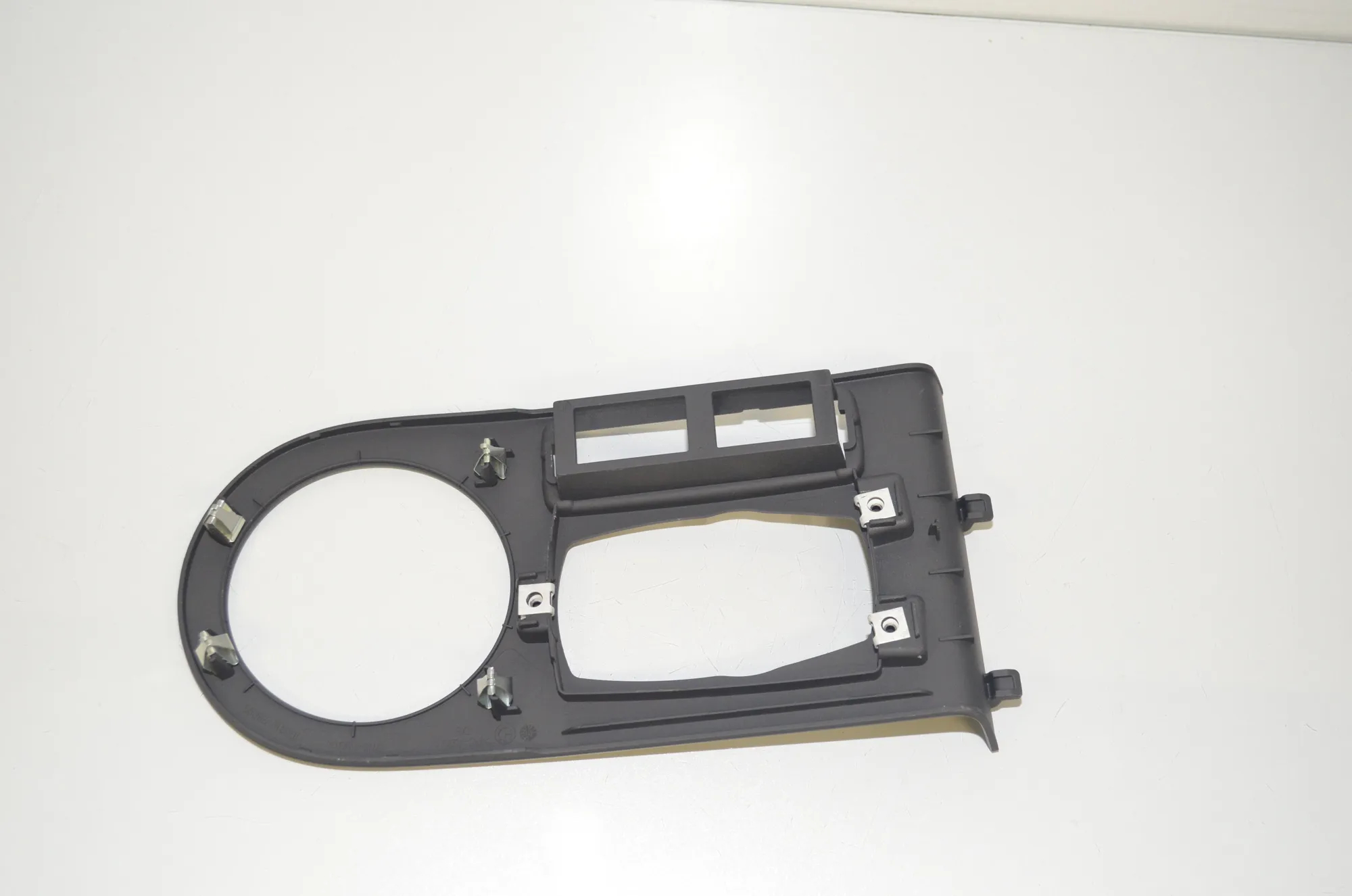 Center Console Trim – OEM 9283137 · BMW i3 (I01) Hybrid 2018 – 3