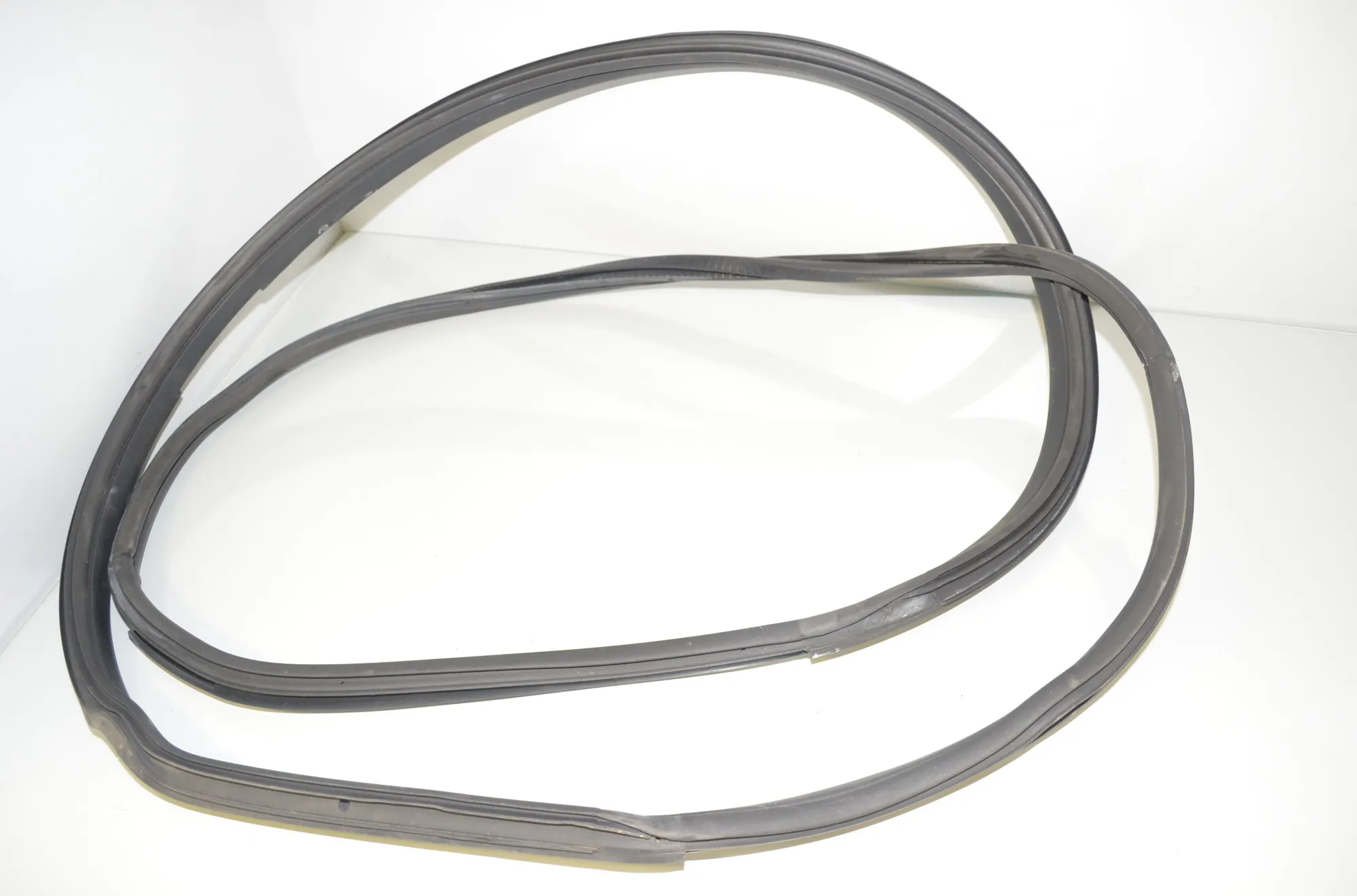 Front Right Door Seal Rubber – OEM 7301741 · BMW i3 (I01) Hybrid 2018 – 3