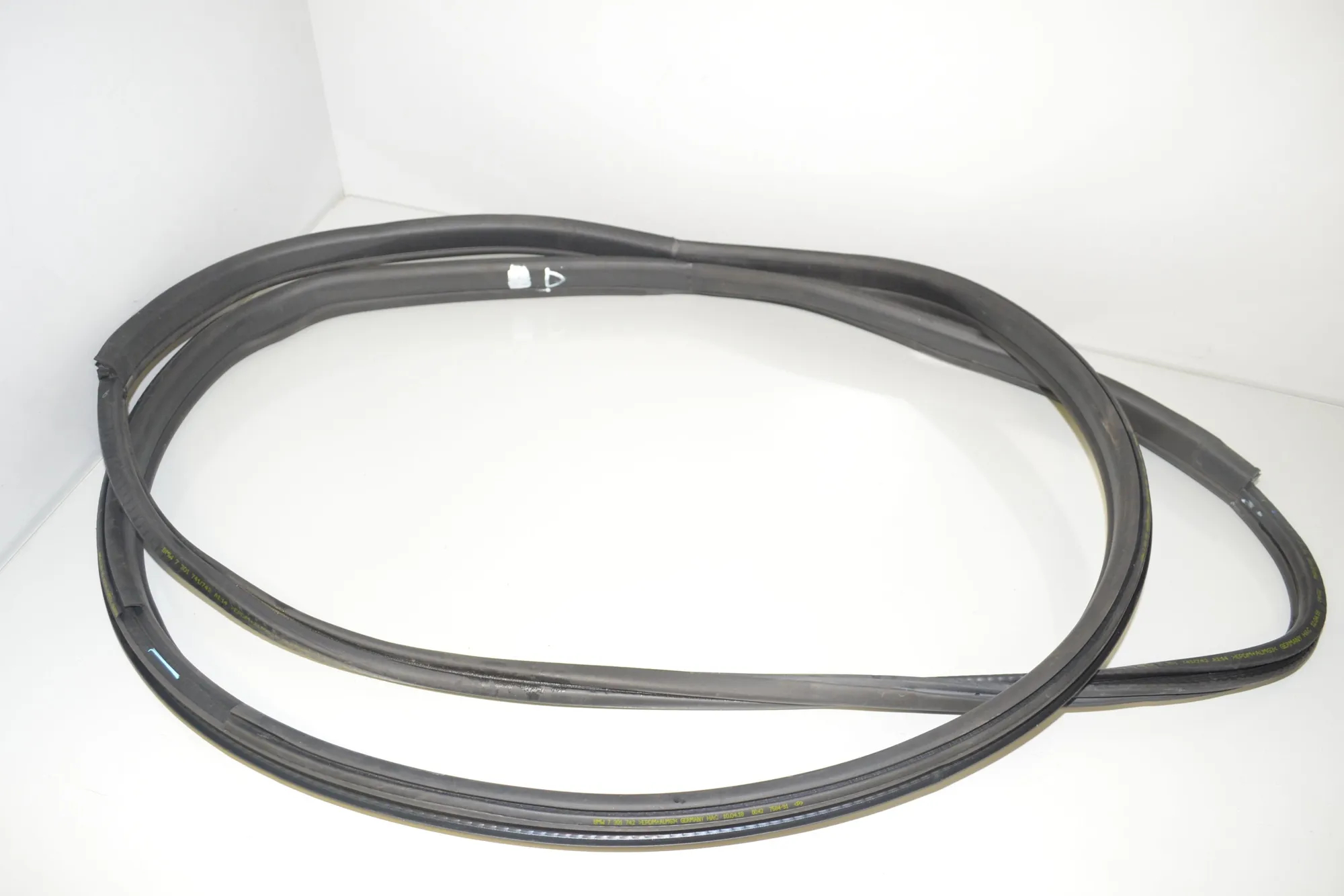 Front Right Door Seal Rubber – OEM 7301741 · BMW i3 (I01) Hybrid 2018 – 2