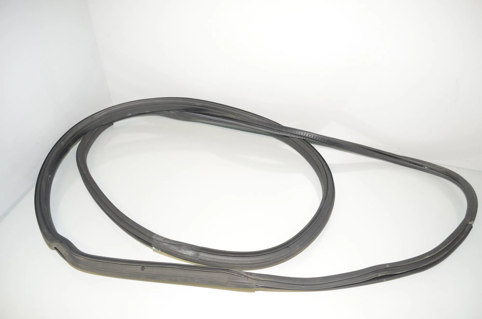 Front Right Door Seal Rubber – OEM 7301741 · BMW i3 (I01) Hybrid 2018