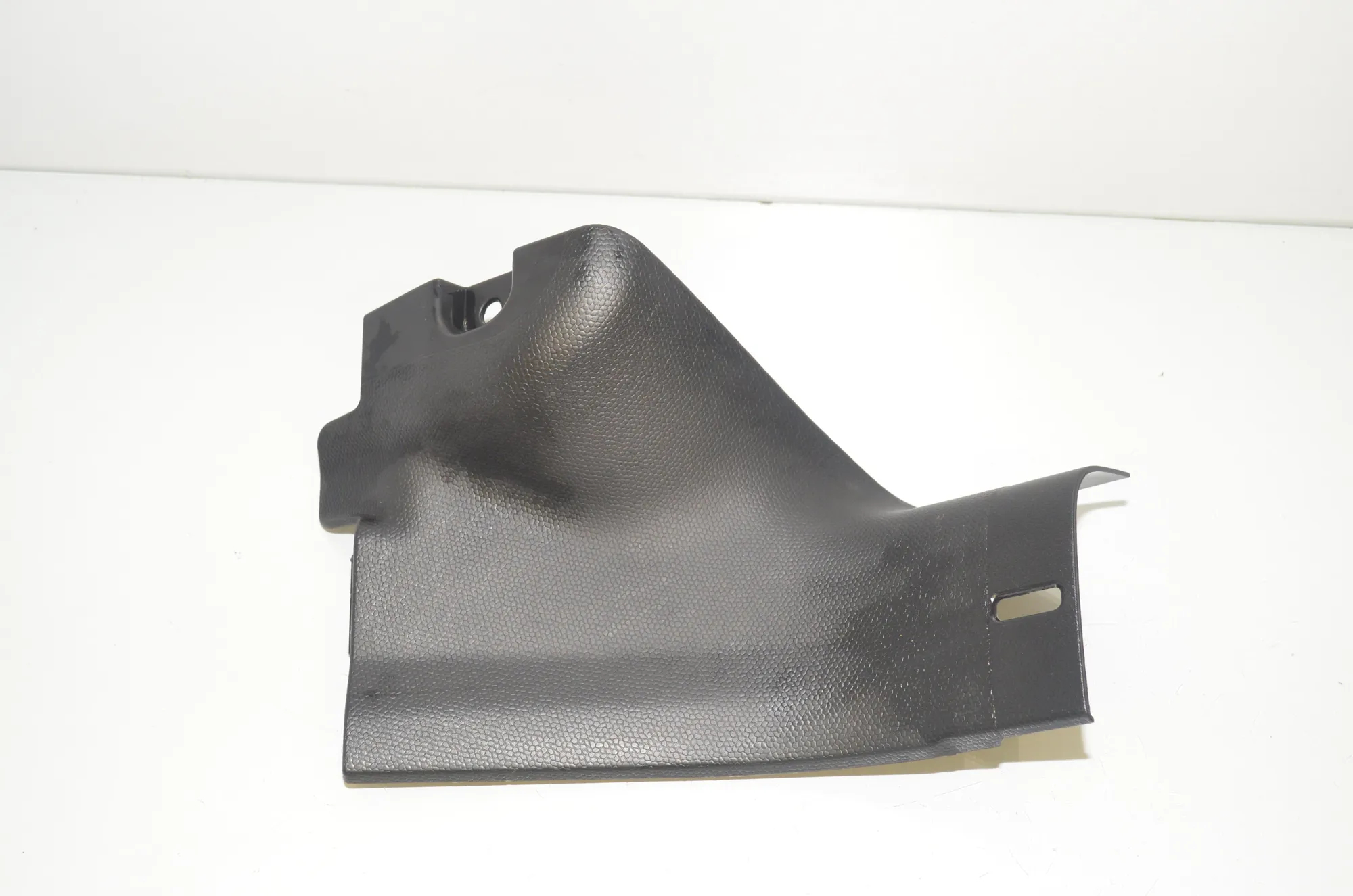 Rear Right Interior Step Trim – OEM 7272382 · BMW i3 (I01) Hybrid 2018
