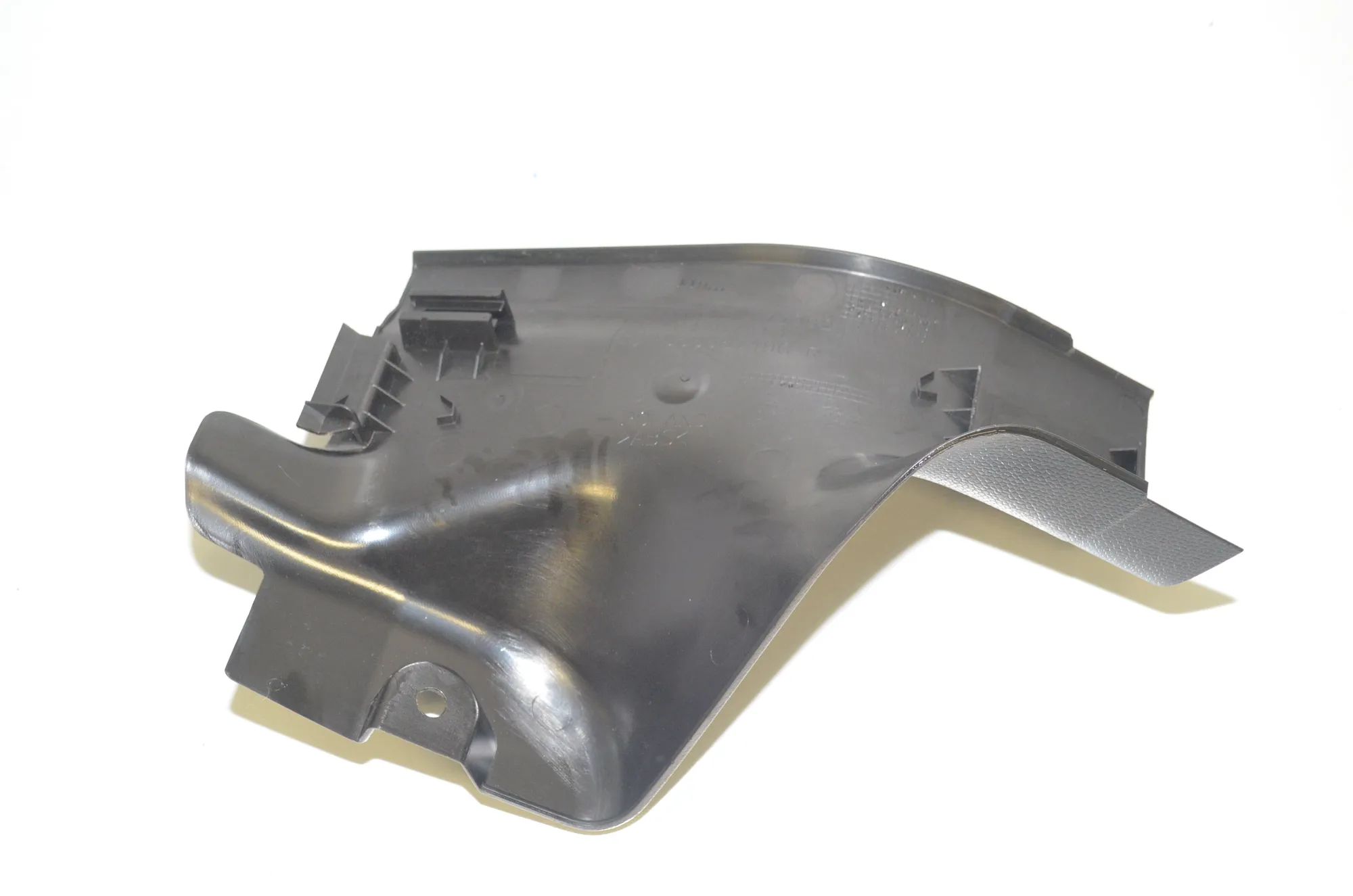 Rear Right Interior Step Trim – OEM 7272382 · BMW i3 (I01) Hybrid 2018 – 4