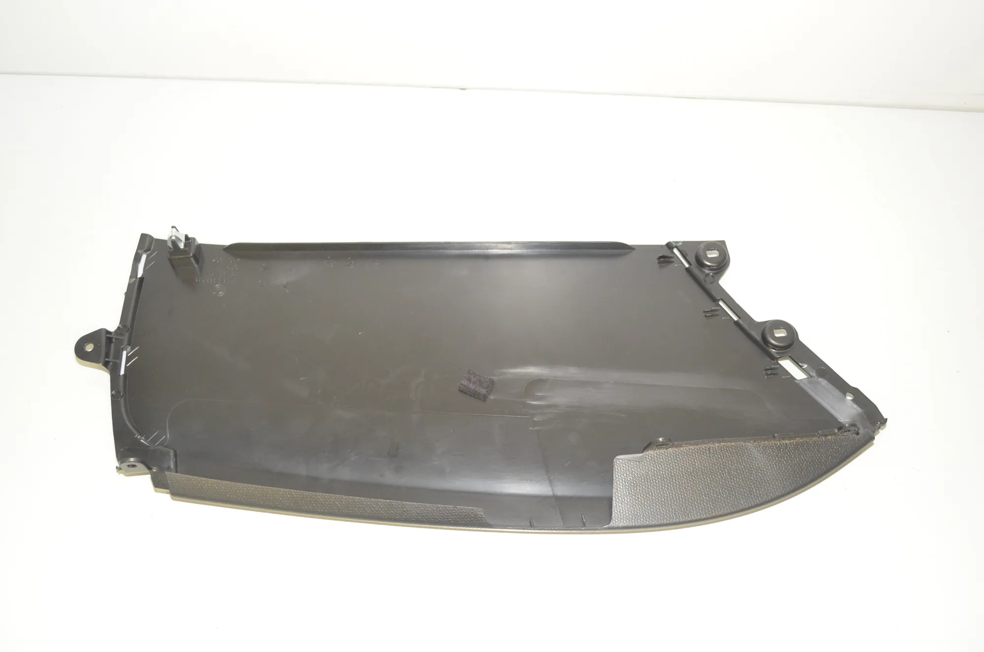 Center Console Trim – OEM 9283136 · BMW i3 (I01) Hybrid 2018 – 4