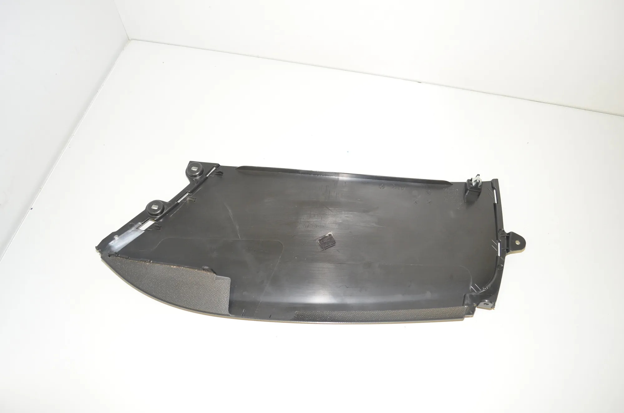 Center Console Trim – OEM 9283135 · BMW i3 (I01) Hybrid 2018 – 4