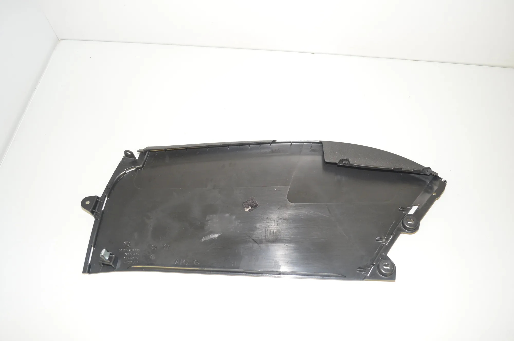 Center Console Trim – OEM 9283135 · BMW i3 (I01) Hybrid 2018 – 3