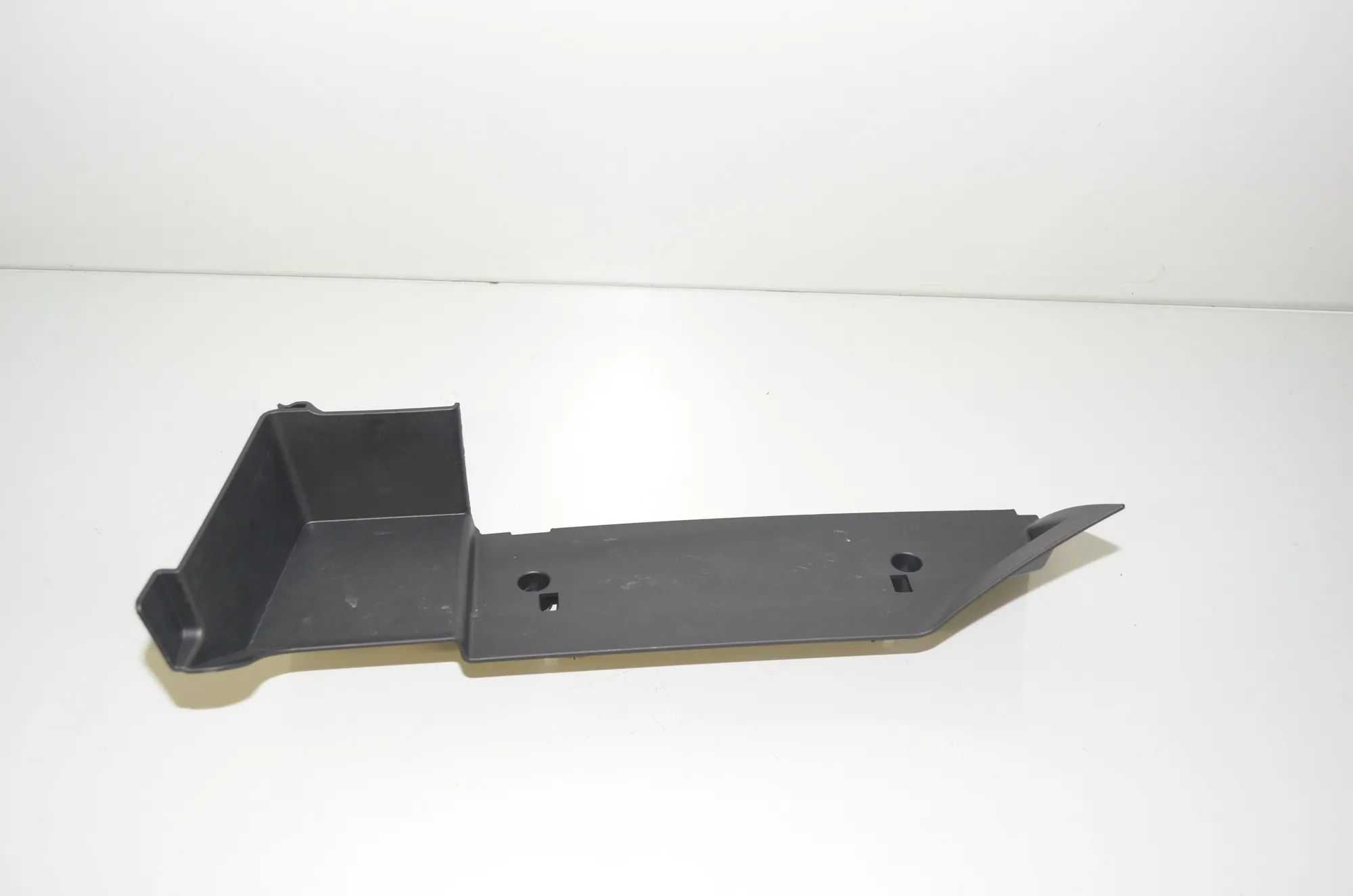 Dashboard Lower Trim – OEM 9283032 · BMW i3 (I01) Hybrid 2018 – 2