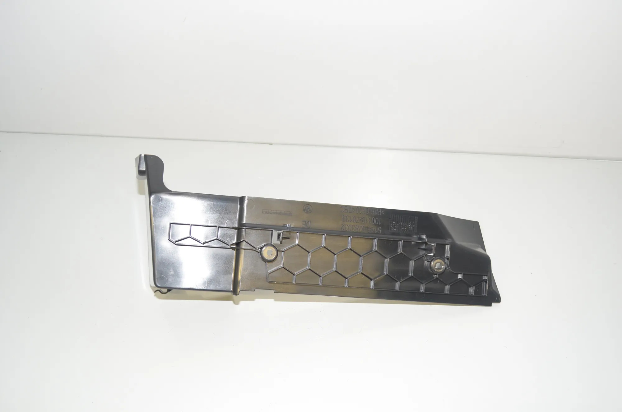 Dashboard Lower Trim – OEM 9283032 · BMW i3 (I01) Hybrid 2018 – 3