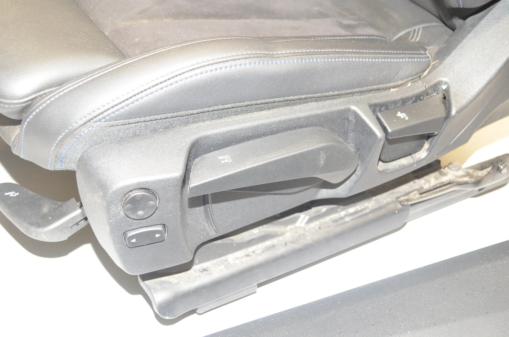 Seat set · BMW 3 (G20, G28) (2018 - -) 330 e Plug-in-Hybrid 2021 – 12
