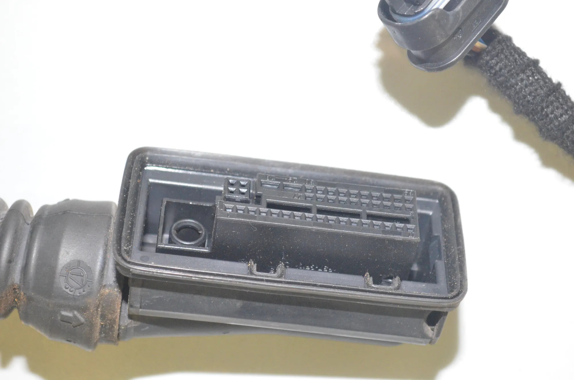 Front Right Door Wiring – OEM 8806972 · BMW i3 (I01) Hybrid 2018 – 4